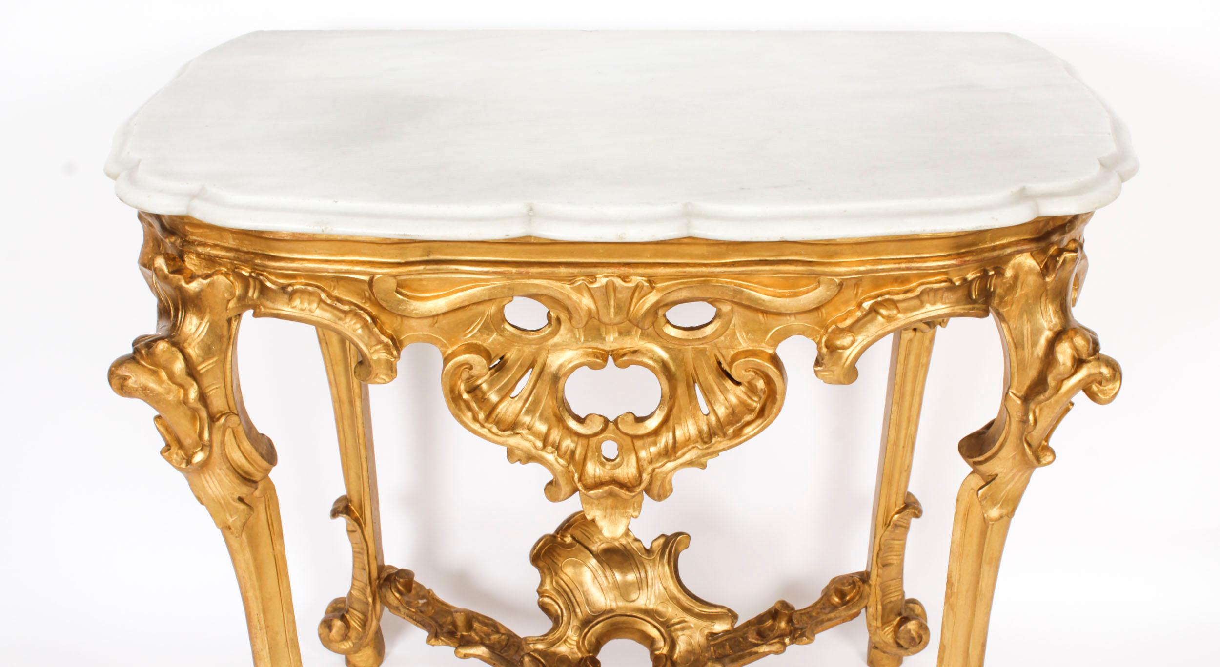 Ancienne table console en bois doré sculpté rococo français 18ème siècle Bon état - En vente à London, GB