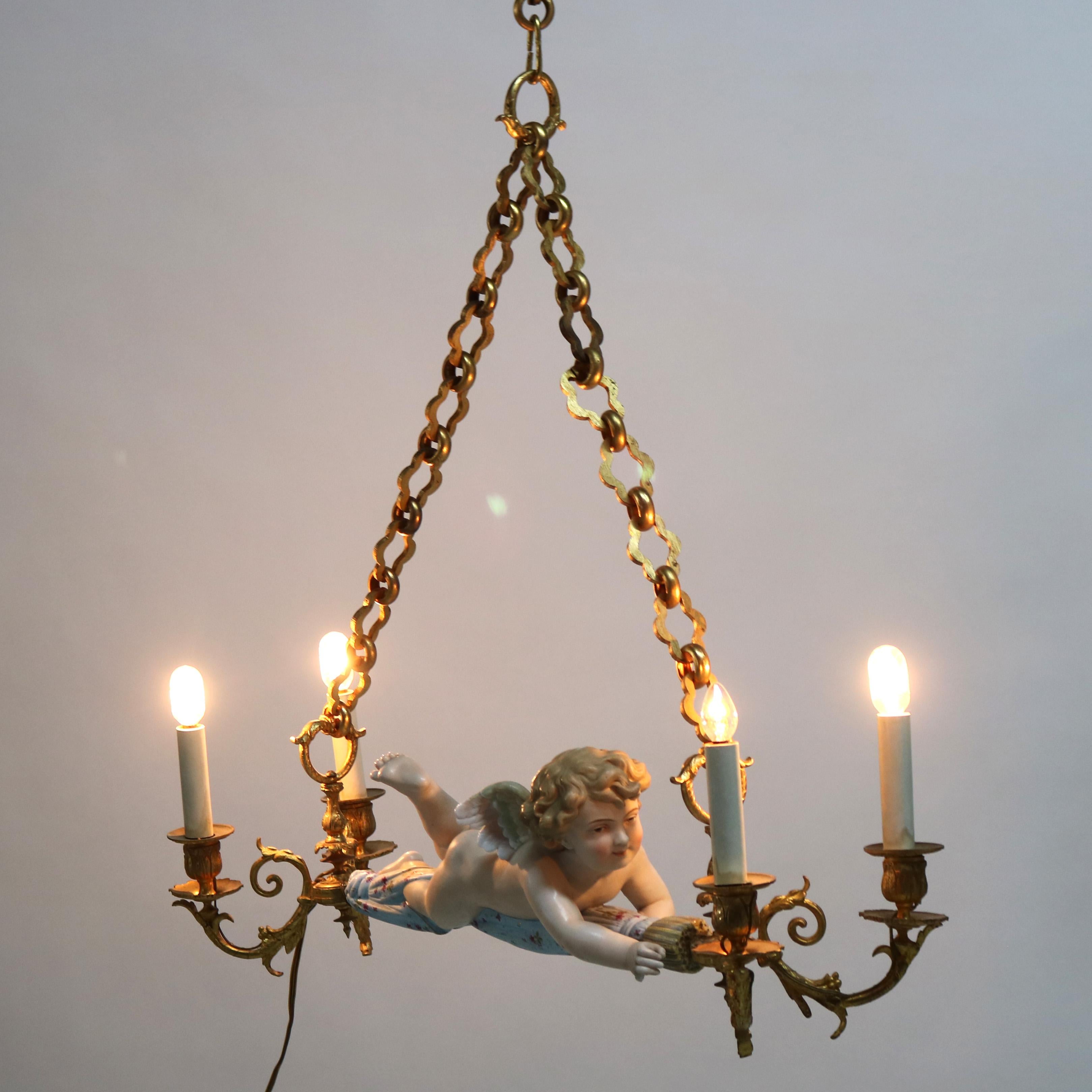 Américain Ancienne suspension rocococo française en porcelaine biscuit et bronze doré représentant un chérubin, vers 1920 en vente