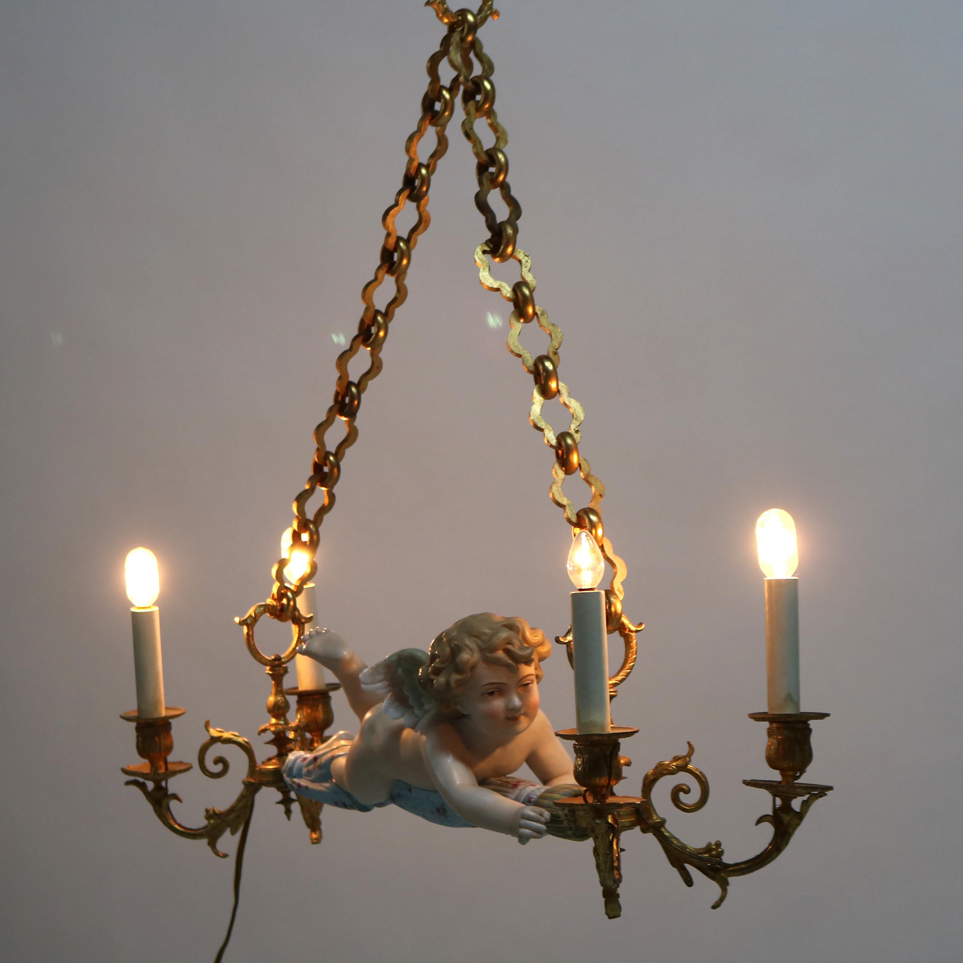 Doré Ancienne suspension rocococo française en porcelaine biscuit et bronze doré représentant un chérubin, vers 1920 en vente