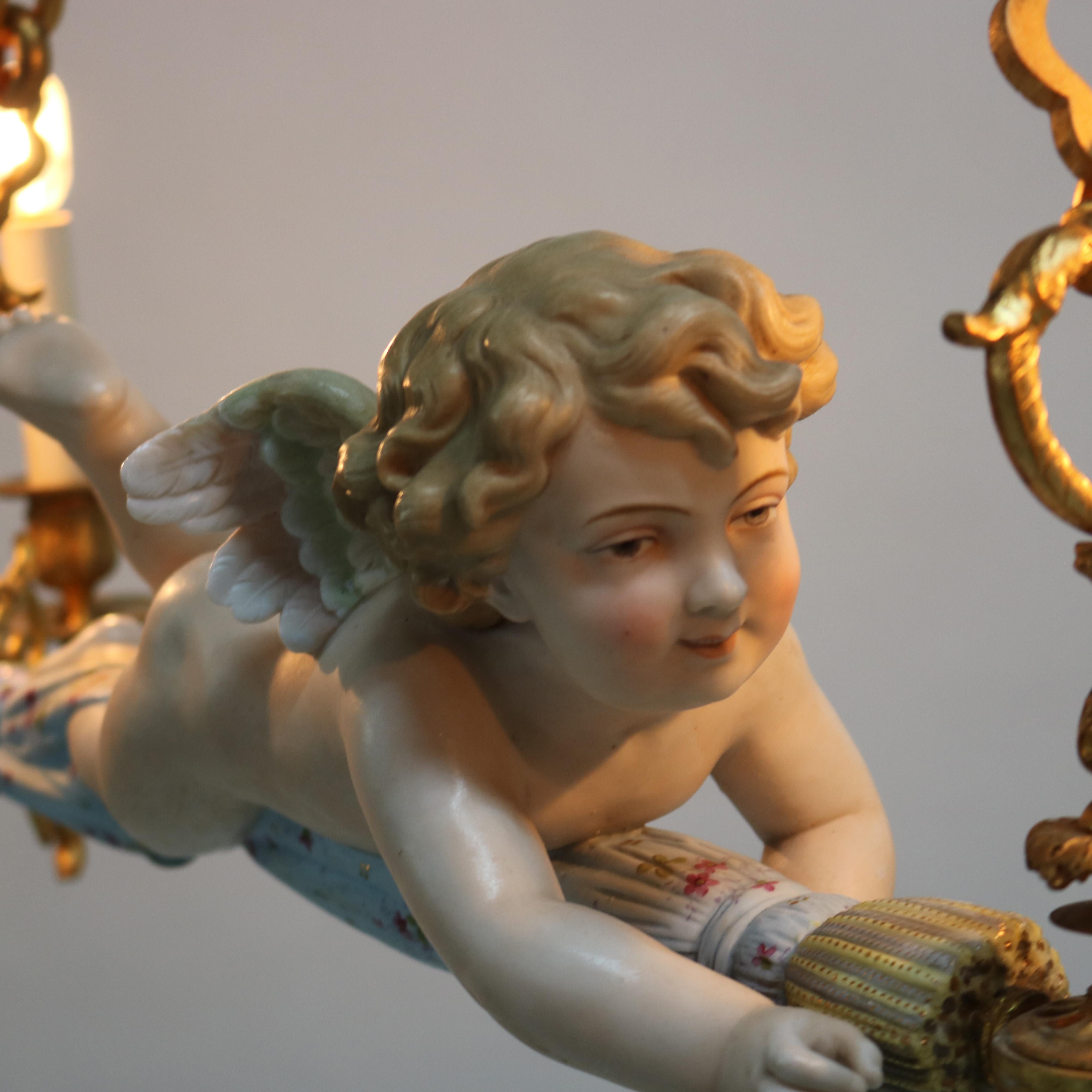 20ième siècle Ancienne suspension rocococo française en porcelaine biscuit et bronze doré représentant un chérubin, vers 1920 en vente