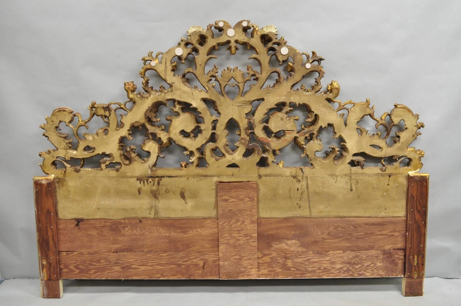 Antique French Rococo Gold Giltwood Carved Wood Italian King Size Bed Headboard (testiera del letto) in vendita 3