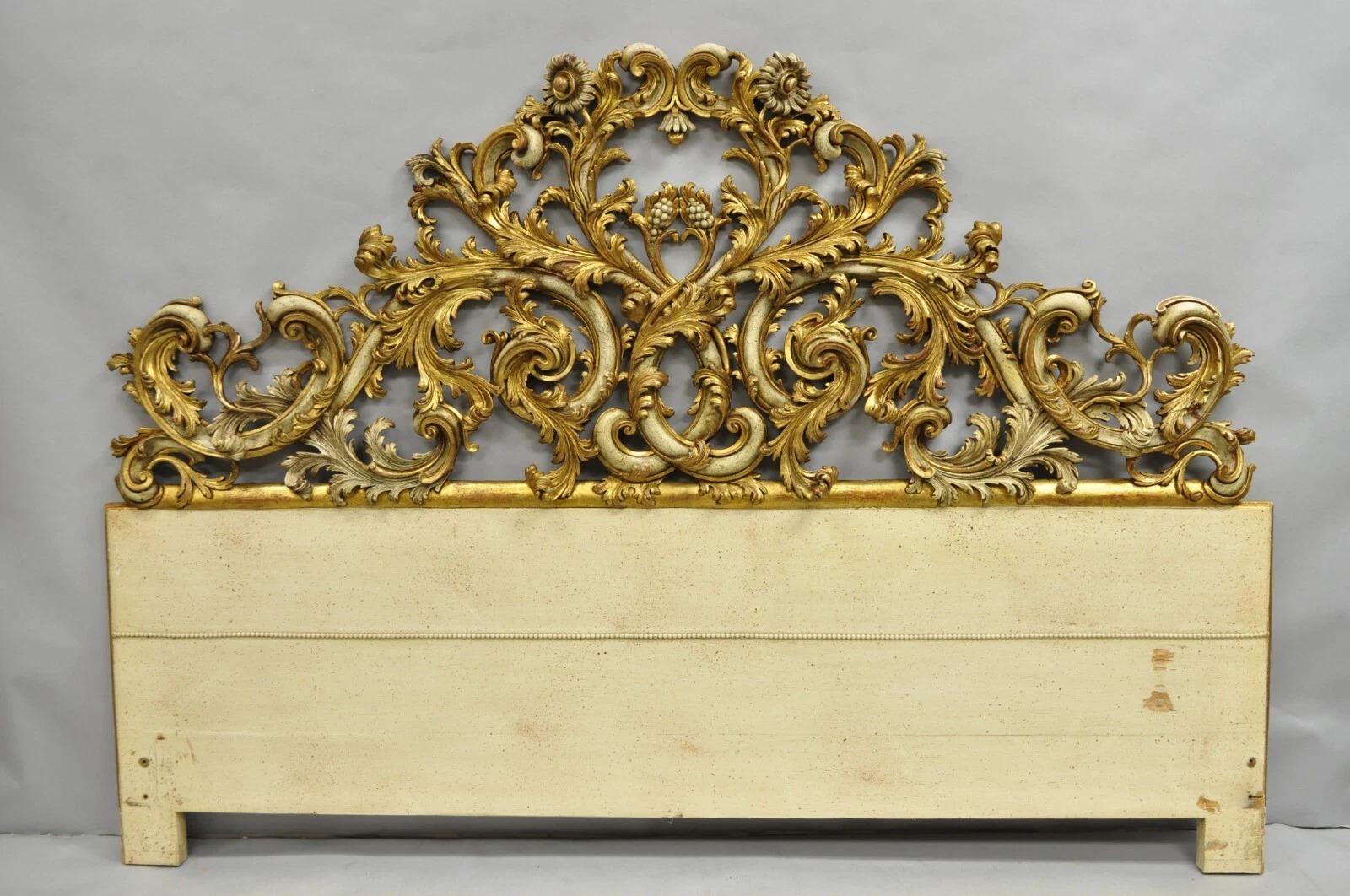 Antique French Rococo Gold Giltwood Carved Wood Italian King Size Bed Headboard (testiera del letto) in vendita 5