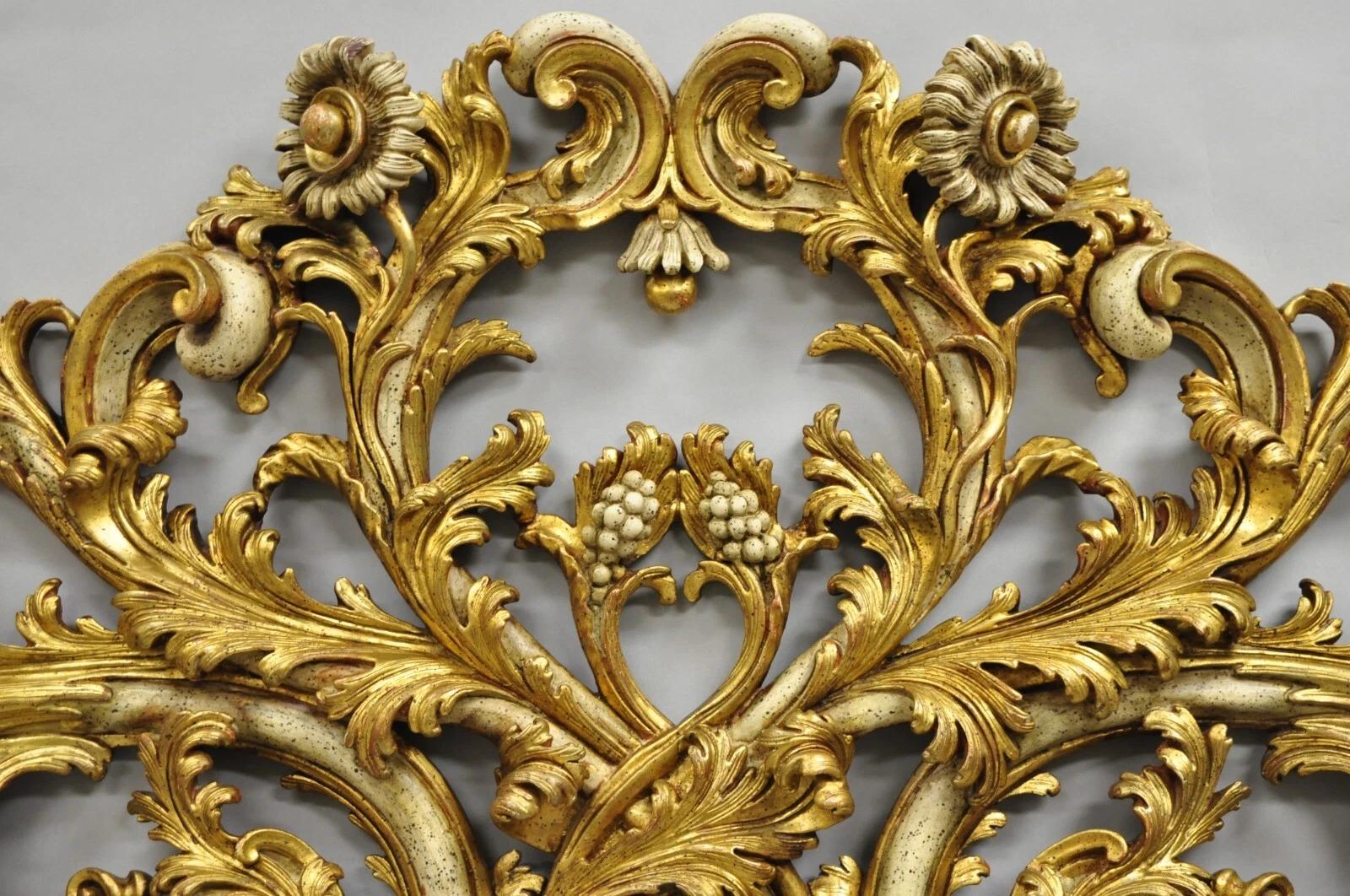 Rococò Antique French Rococo Gold Giltwood Carved Wood Italian King Size Bed Headboard (testiera del letto) in vendita