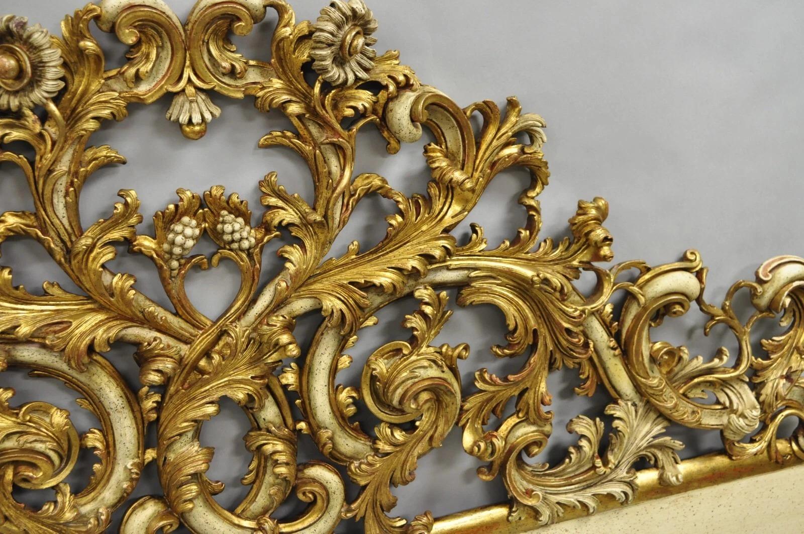 Antique French Rococo Gold Giltwood Carved Wood Italian King Size Bed Headboard (testiera del letto) In condizioni buone in vendita a Philadelphia, PA