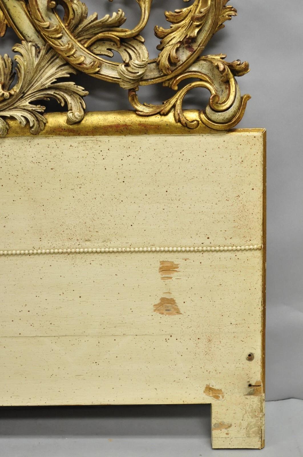 Legno Antique French Rococo Gold Giltwood Carved Wood Italian King Size Bed Headboard (testiera del letto) in vendita