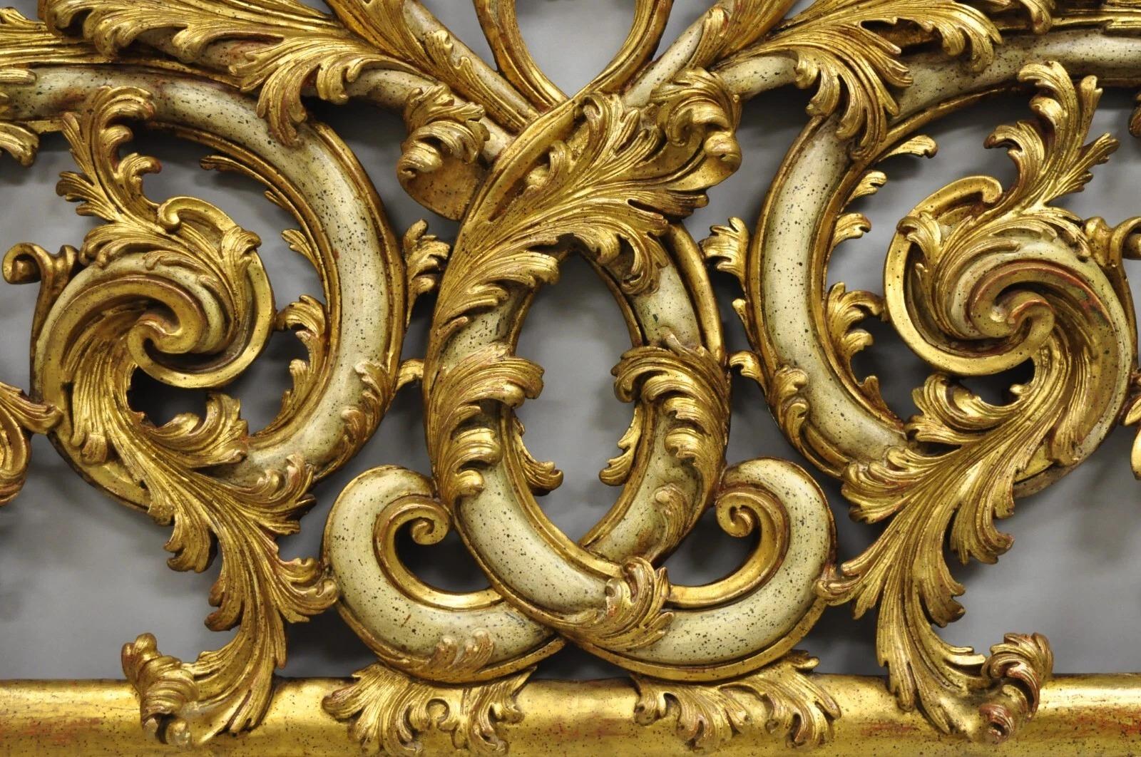 Antique French Rococo Gold Giltwood Carved Wood Italian King Size Bed Headboard (testiera del letto) in vendita 1