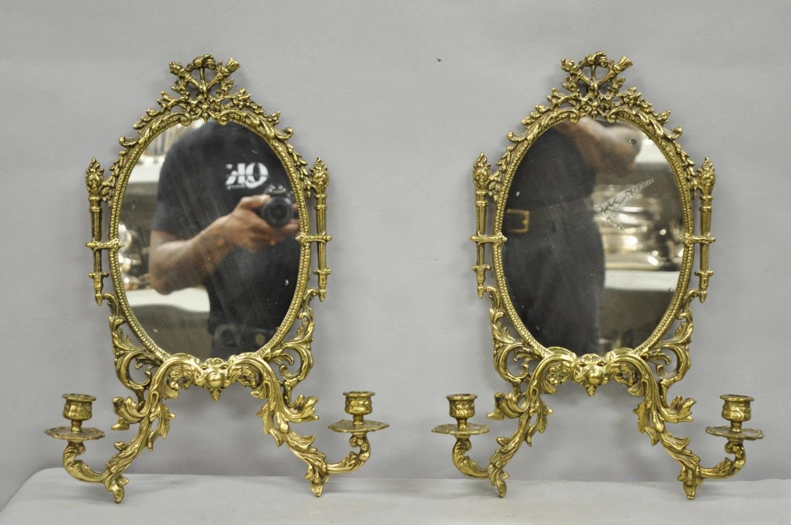 Antique French Rococo Louis XV Brass Oval Mirror Candelabra Wall Sconces - Coppia in vendita 7