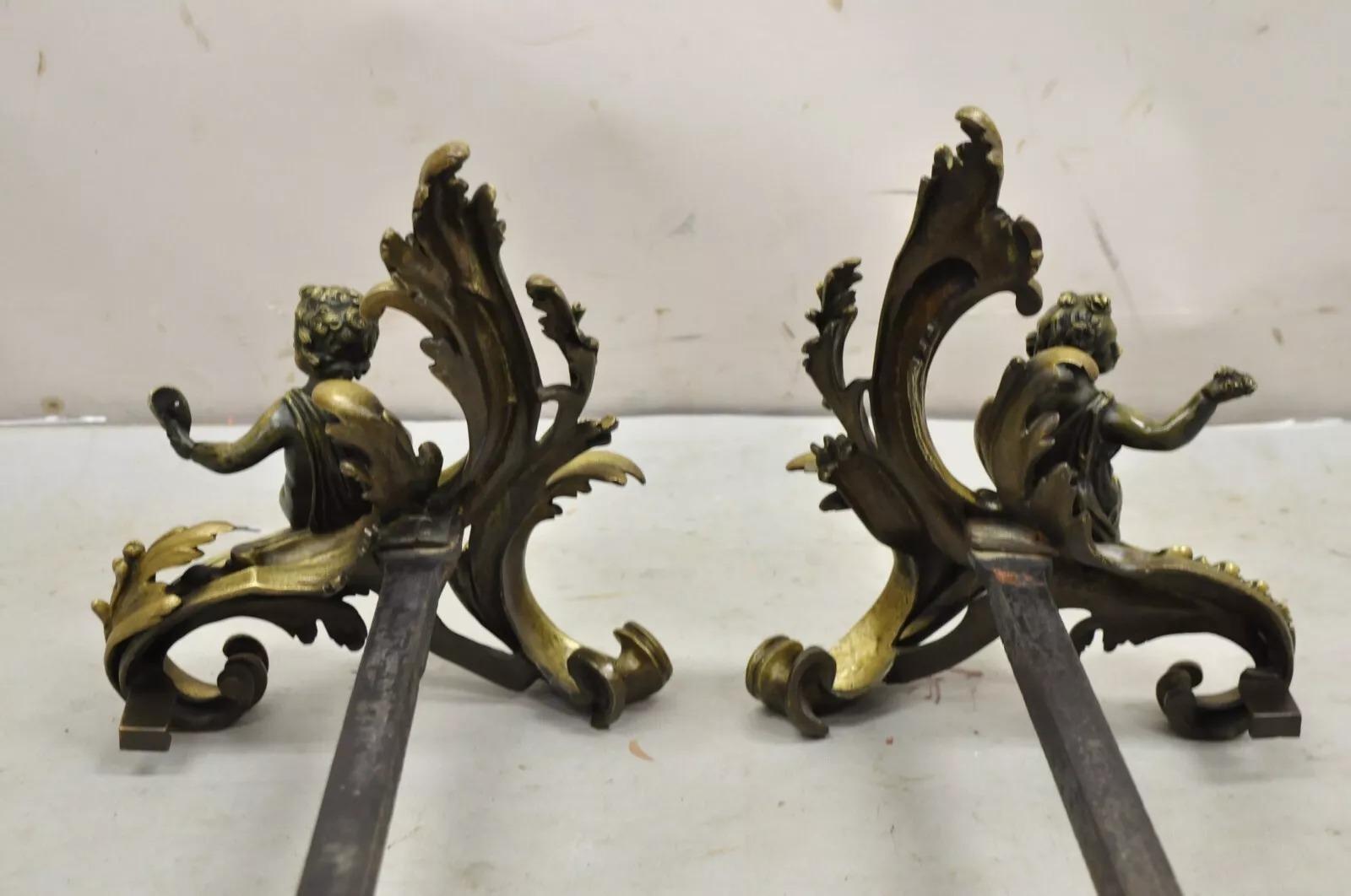 Antike französische Rokoko-Cherub-Puppen-Feuerböcke aus Bronze im Louis-XV-Stil, Louis XV.-Stil, Paar im Angebot 7