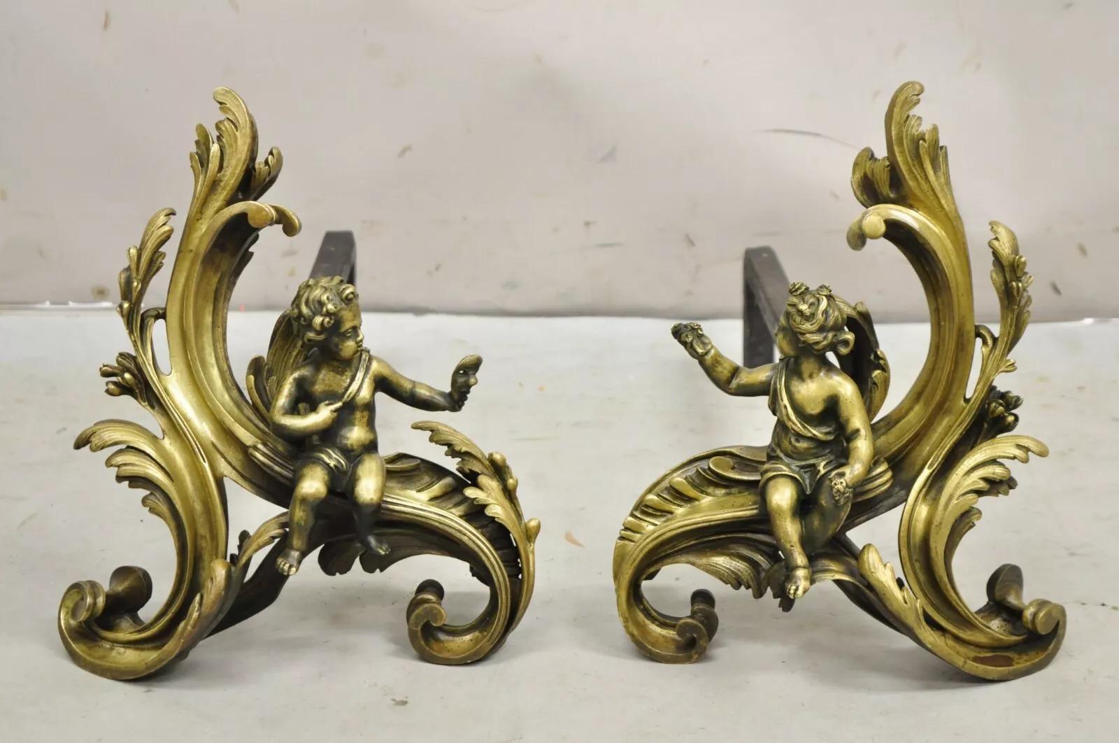 Antike Französisch Rokoko Louis XV Stil Bronze Cherub Putten Andiron Chenets - ein Paar. Circa 19. Jahrhundert. Abmessungen: 11