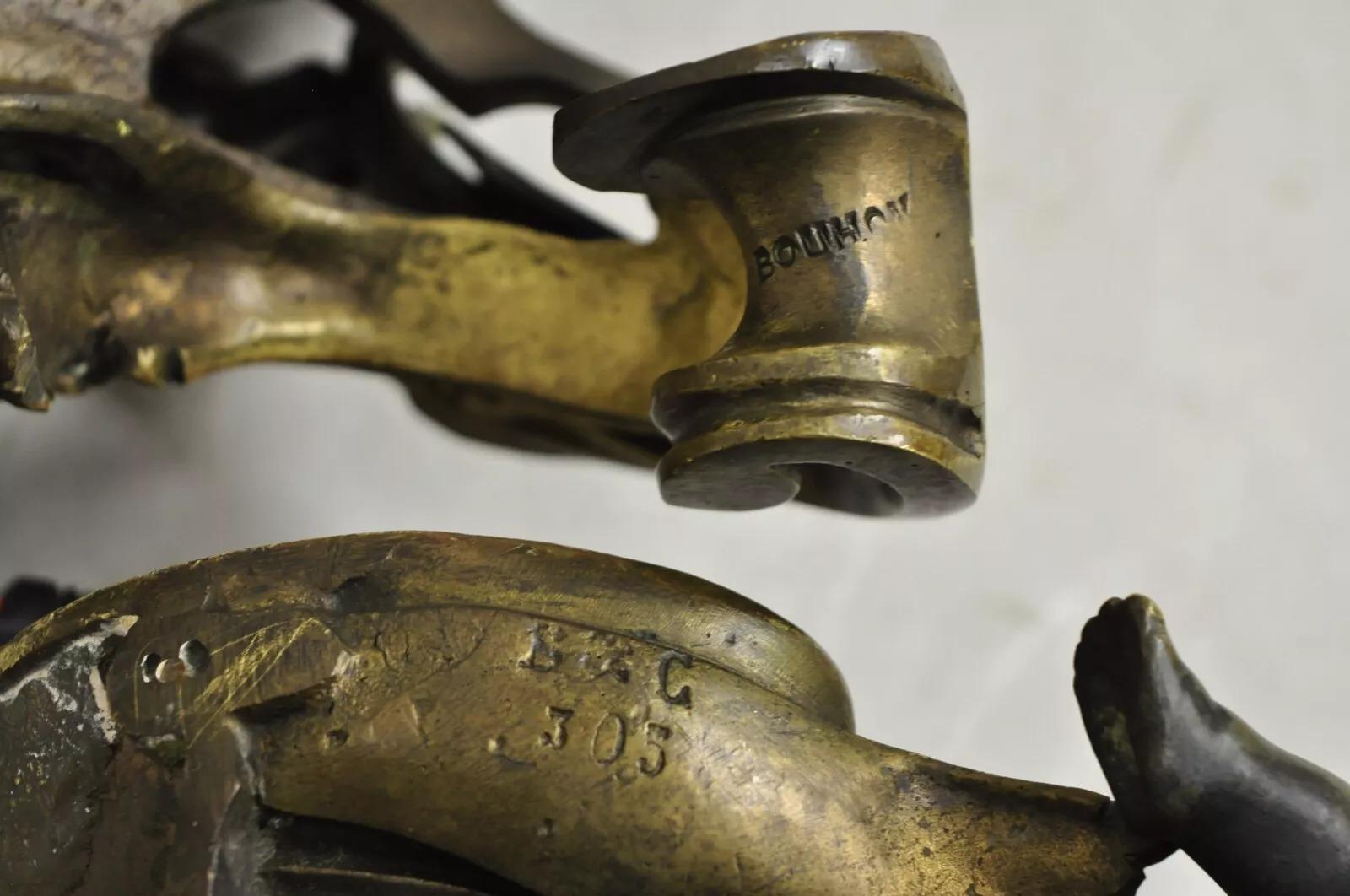 Antike französische Rokoko-Cherub-Puppen-Feuerböcke aus Bronze im Louis-XV-Stil, Louis XV.-Stil, Paar im Angebot 2