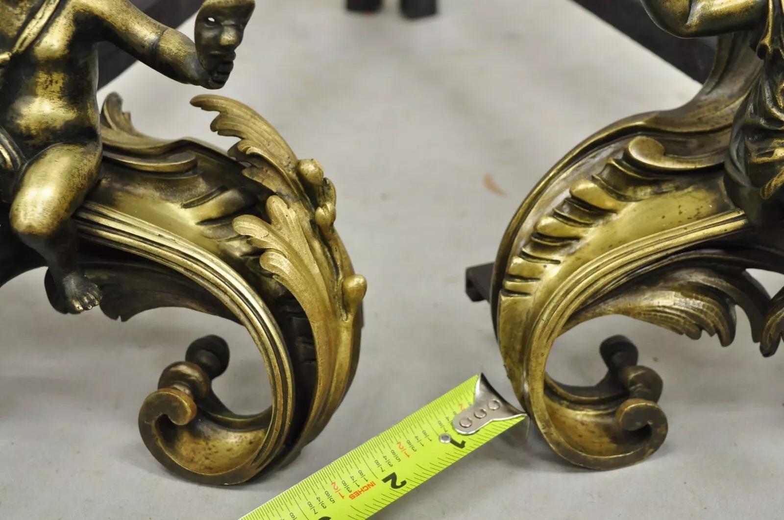 Antike französische Rokoko-Cherub-Puppen-Feuerböcke aus Bronze im Louis-XV-Stil, Louis XV.-Stil, Paar im Angebot 3