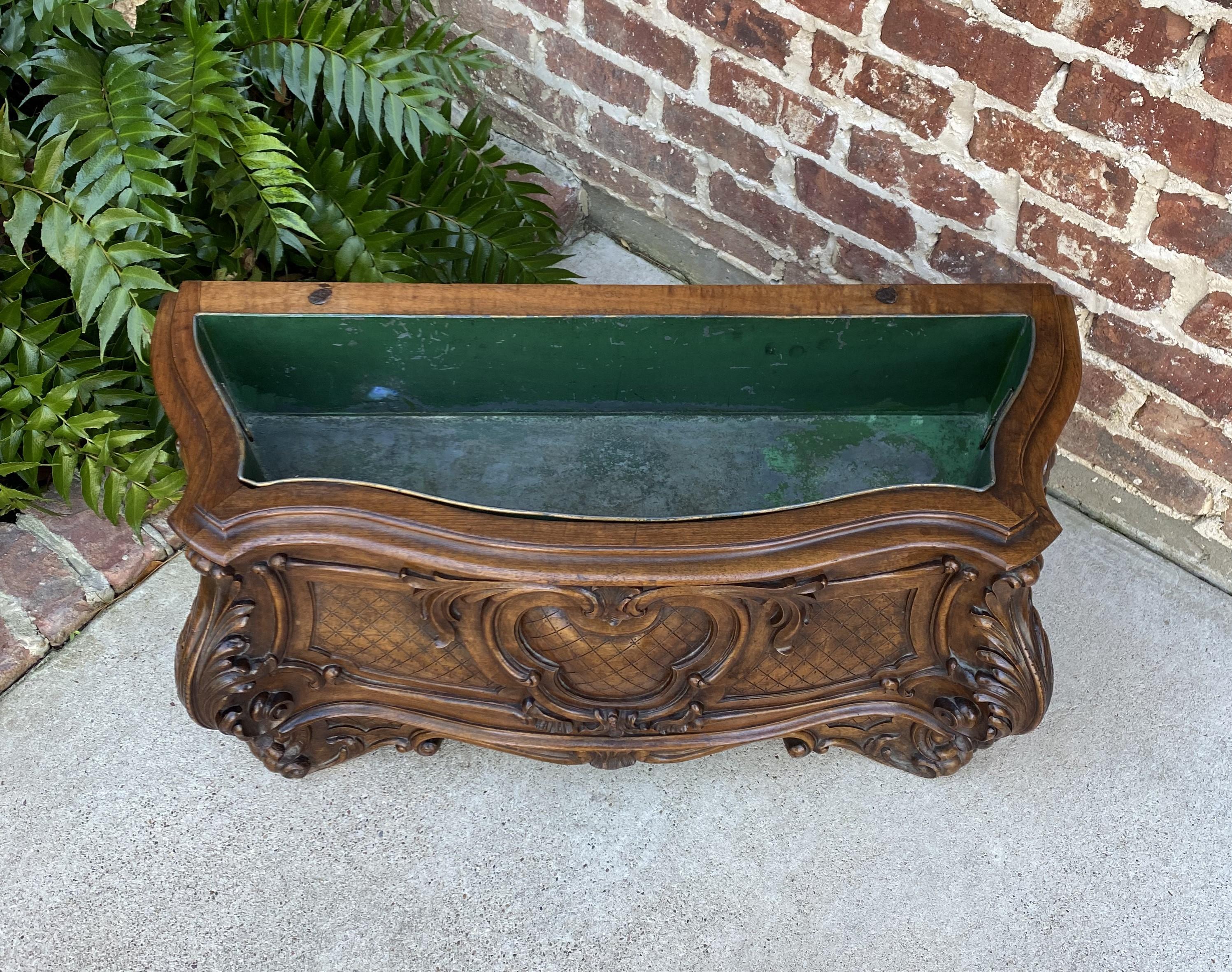 Antique French Rococo Bombe' Style Oak Planter or Flower Box with Original Tin Liner~~c. 1880s-1890s

Stunning 19th century planter with carved acanthus, lattice and French flourish accents~~original tin liner is solid~~exposed dovetailed back