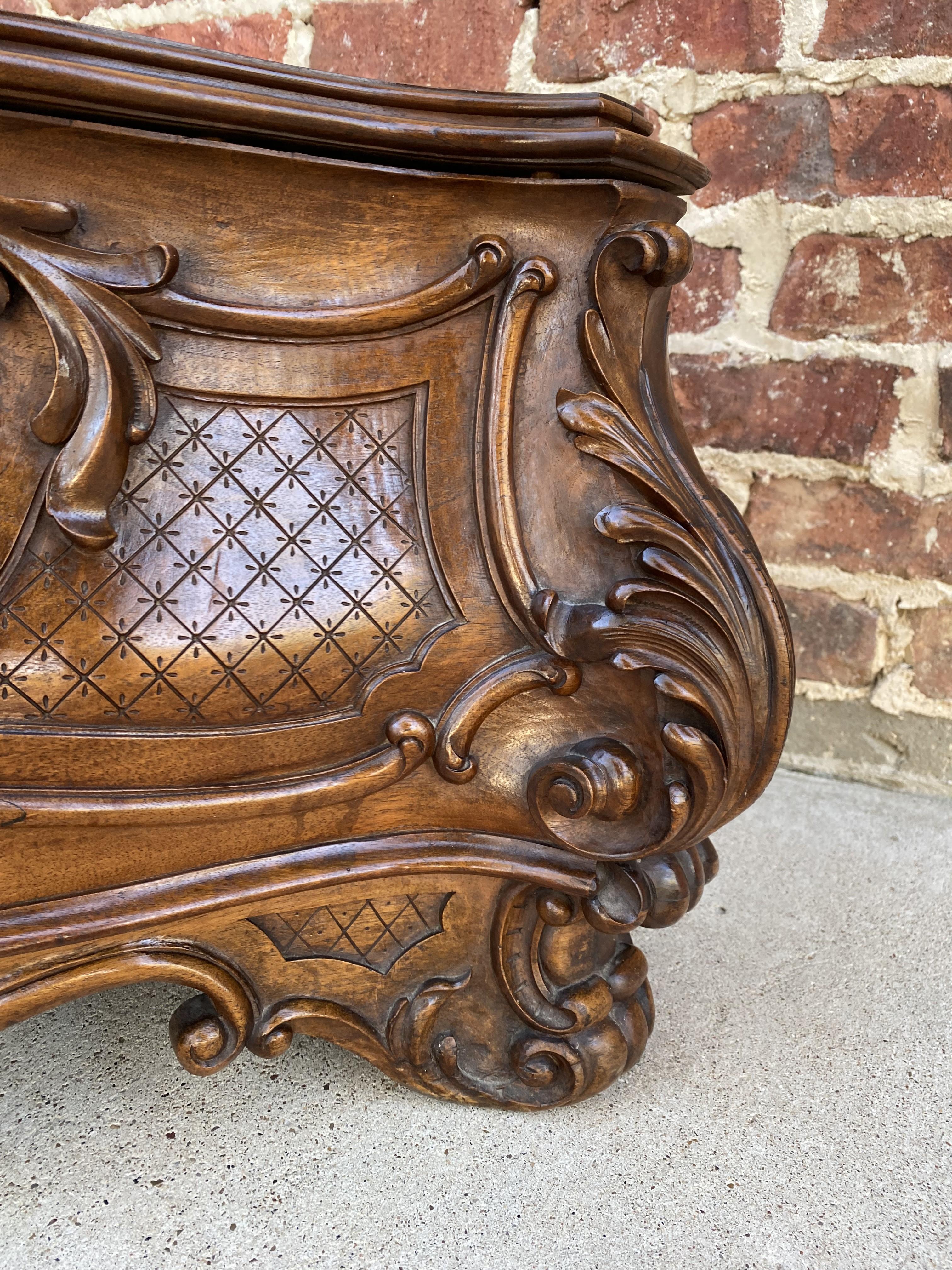 Antique French Rococo Planter Flower Box Oak Lattice Acanthus Tin Liner Bombe In Good Condition In Tyler, TX