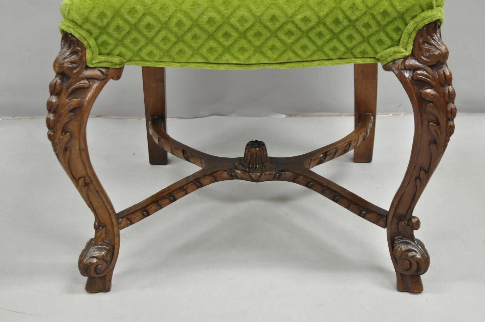 Antique French Rococo Revival Carved Walnut Dining Side Chairs - Set of 6 im Zustand „Gut“ im Angebot in Philadelphia, PA