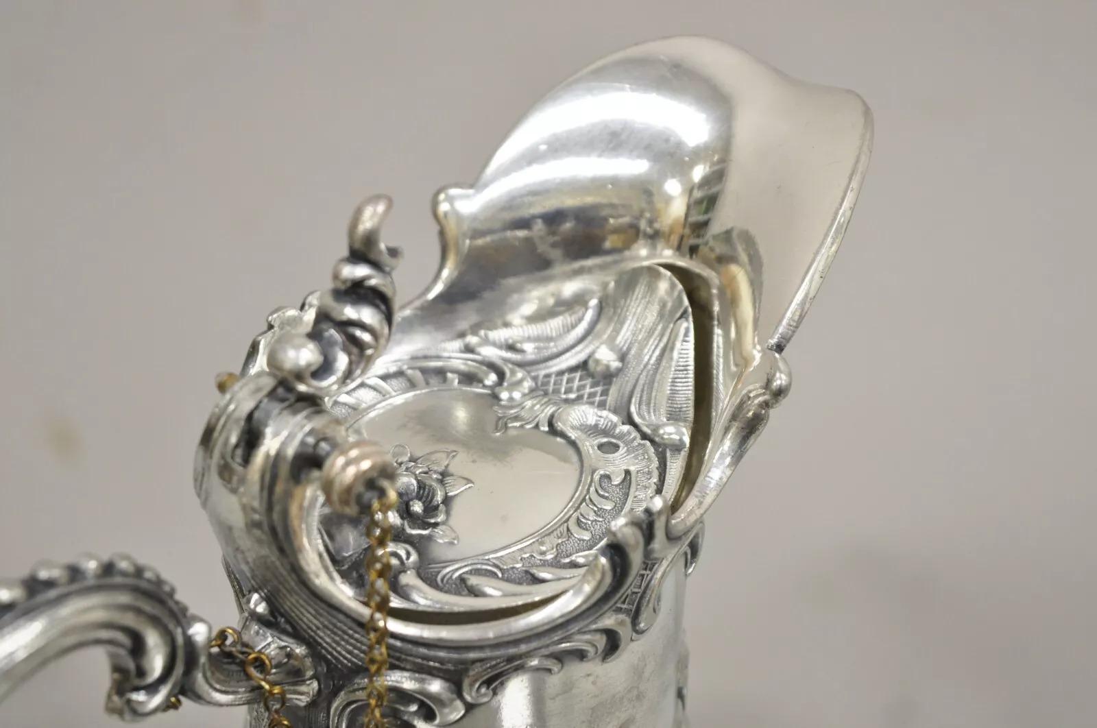 Antique French Rococo Silver Plated Ribbed Glass Liqueur Decanter Bottle in vendita 1