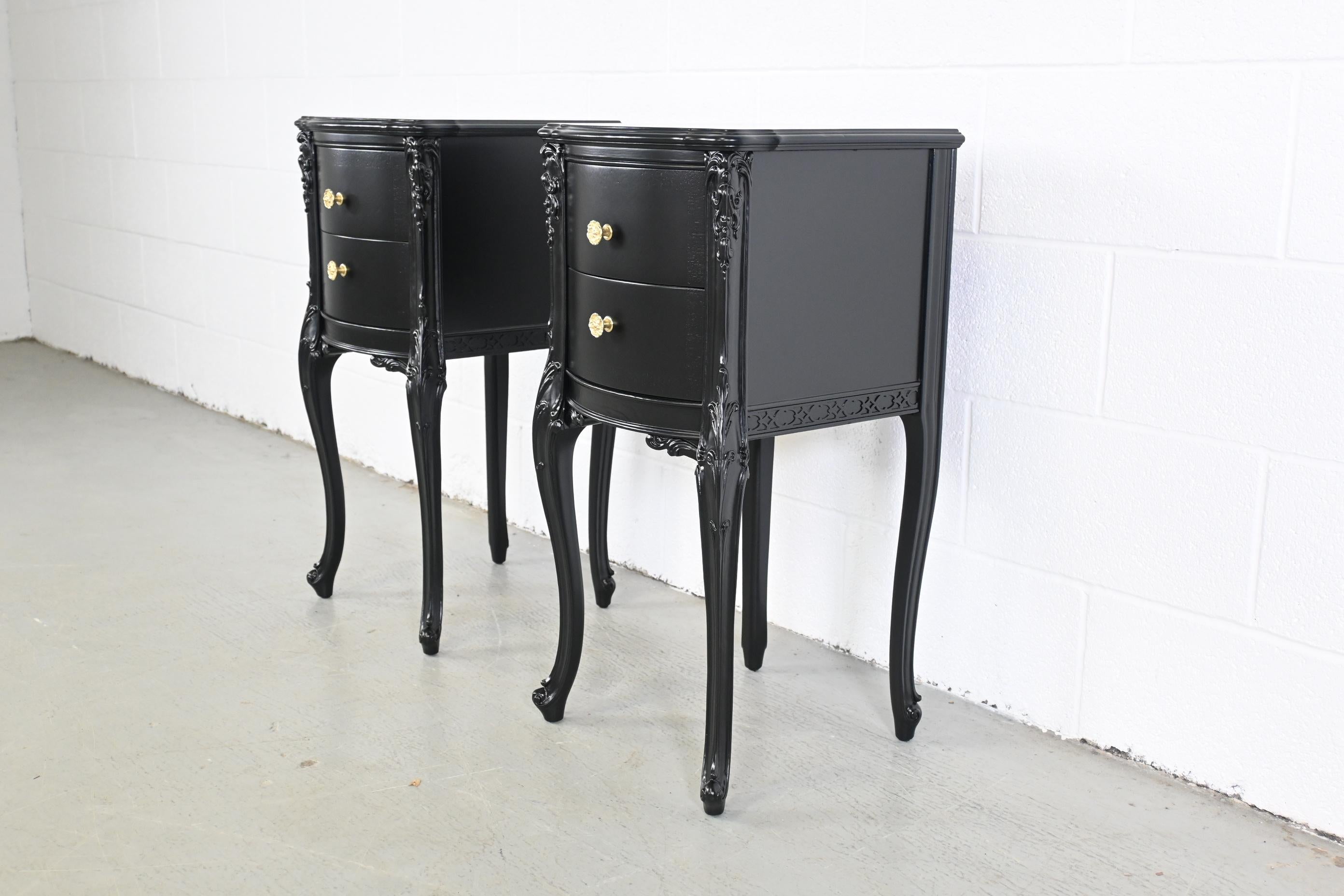 Antique French Rococo Style Black Lacquered Nightstands In Good Condition For Sale In Morgan, UT