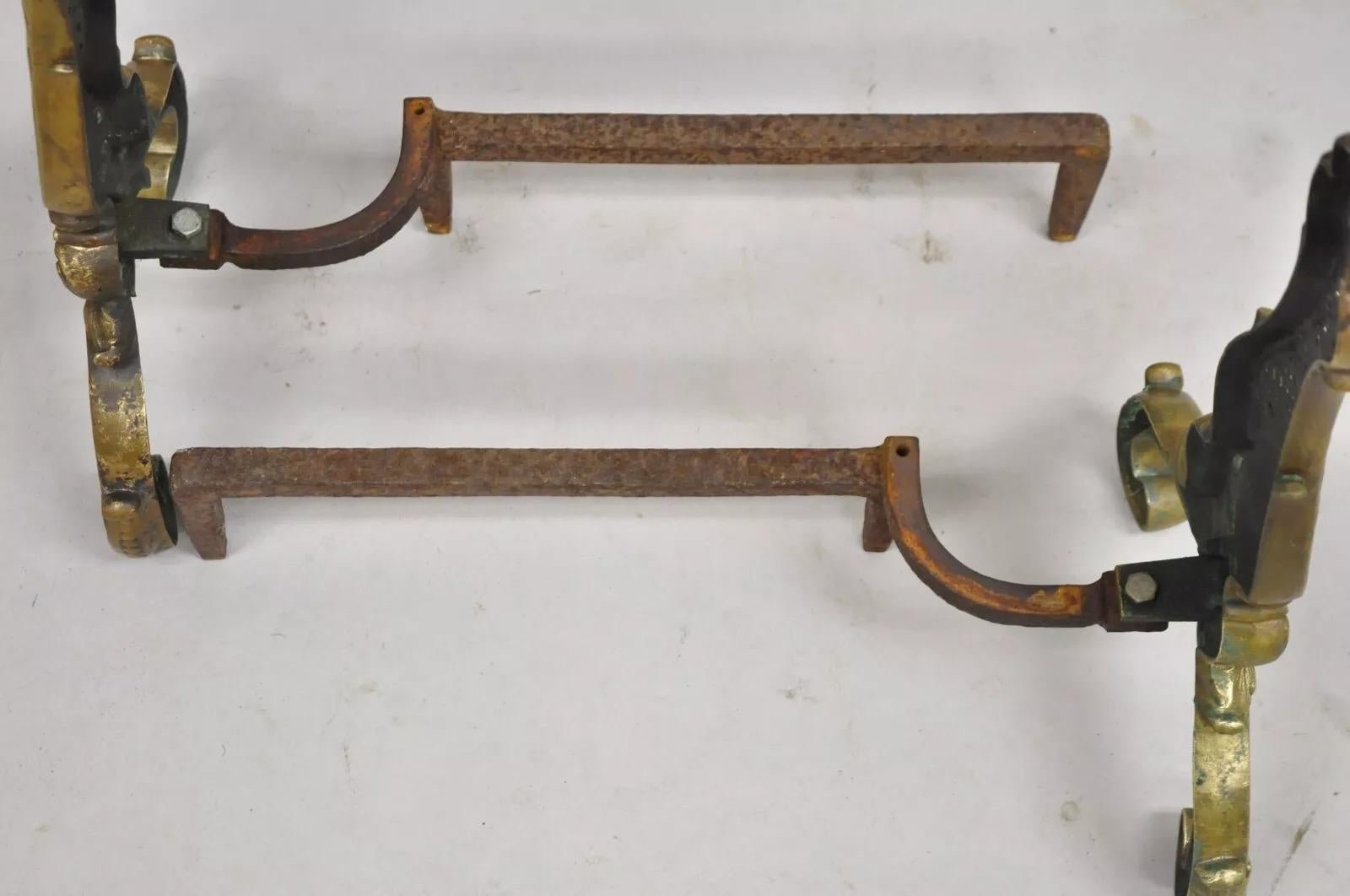 Antike französische Bronze-Messing-Kamin-Feuerböcke im Rokoko-Stil aus Messing, Paar im Angebot 4