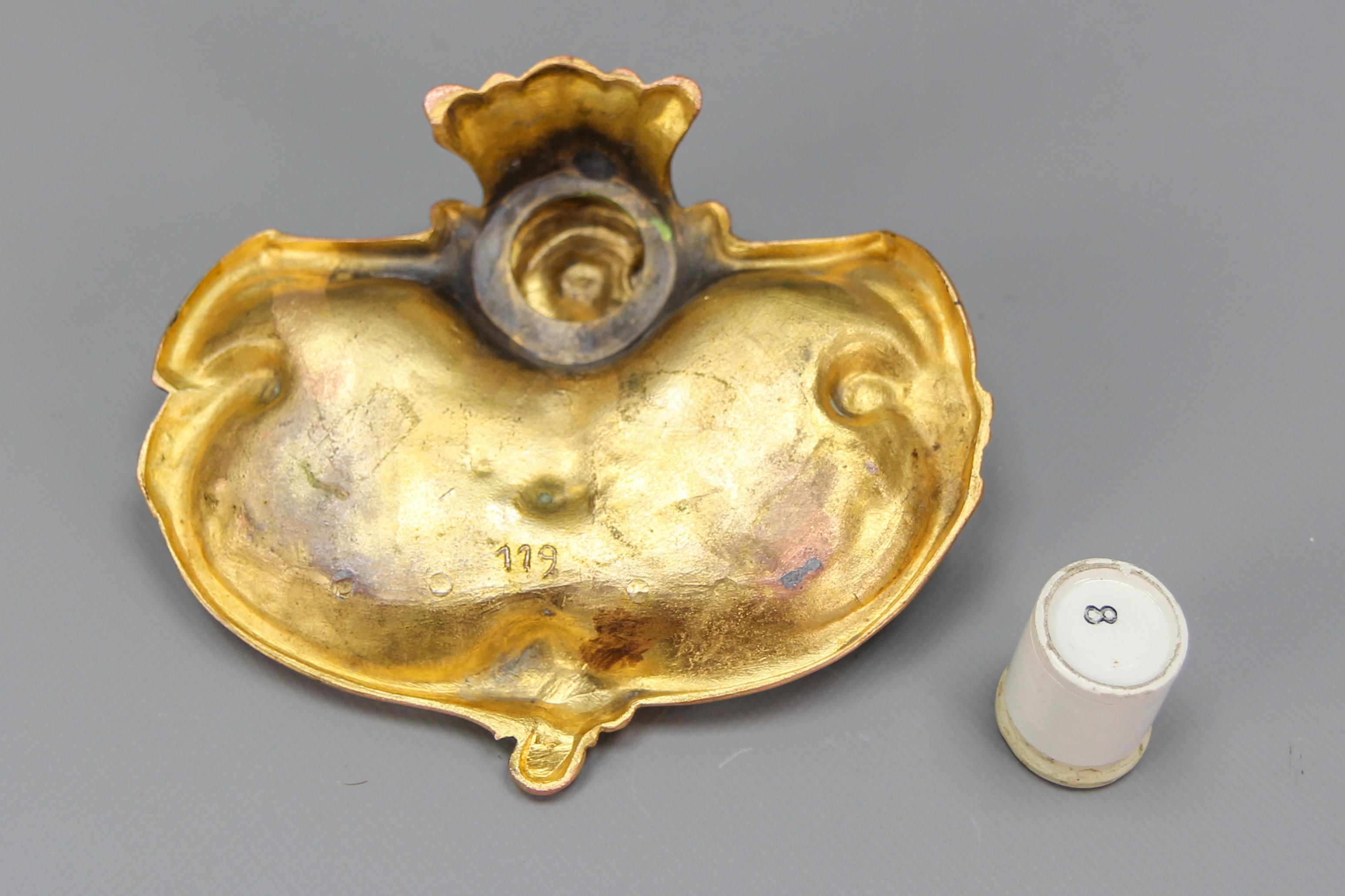 Antikes französisches Tintenfass aus vergoldetem Zinn und Porzellan im Rokoko-Stil, signiert Chatelain  im Angebot 7
