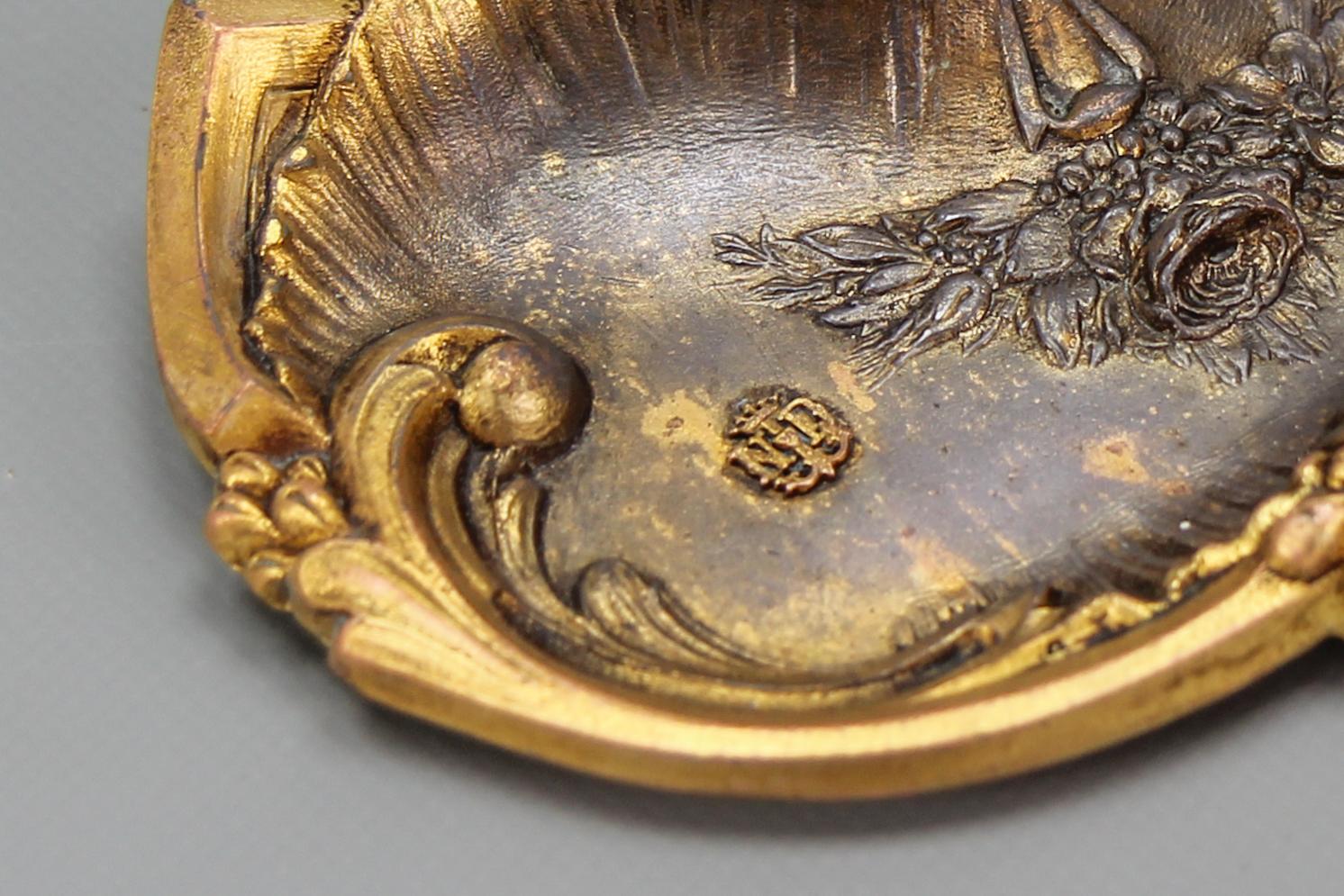 Antikes französisches Tintenfass aus vergoldetem Zinn und Porzellan im Rokoko-Stil, signiert Chatelain  im Angebot 2