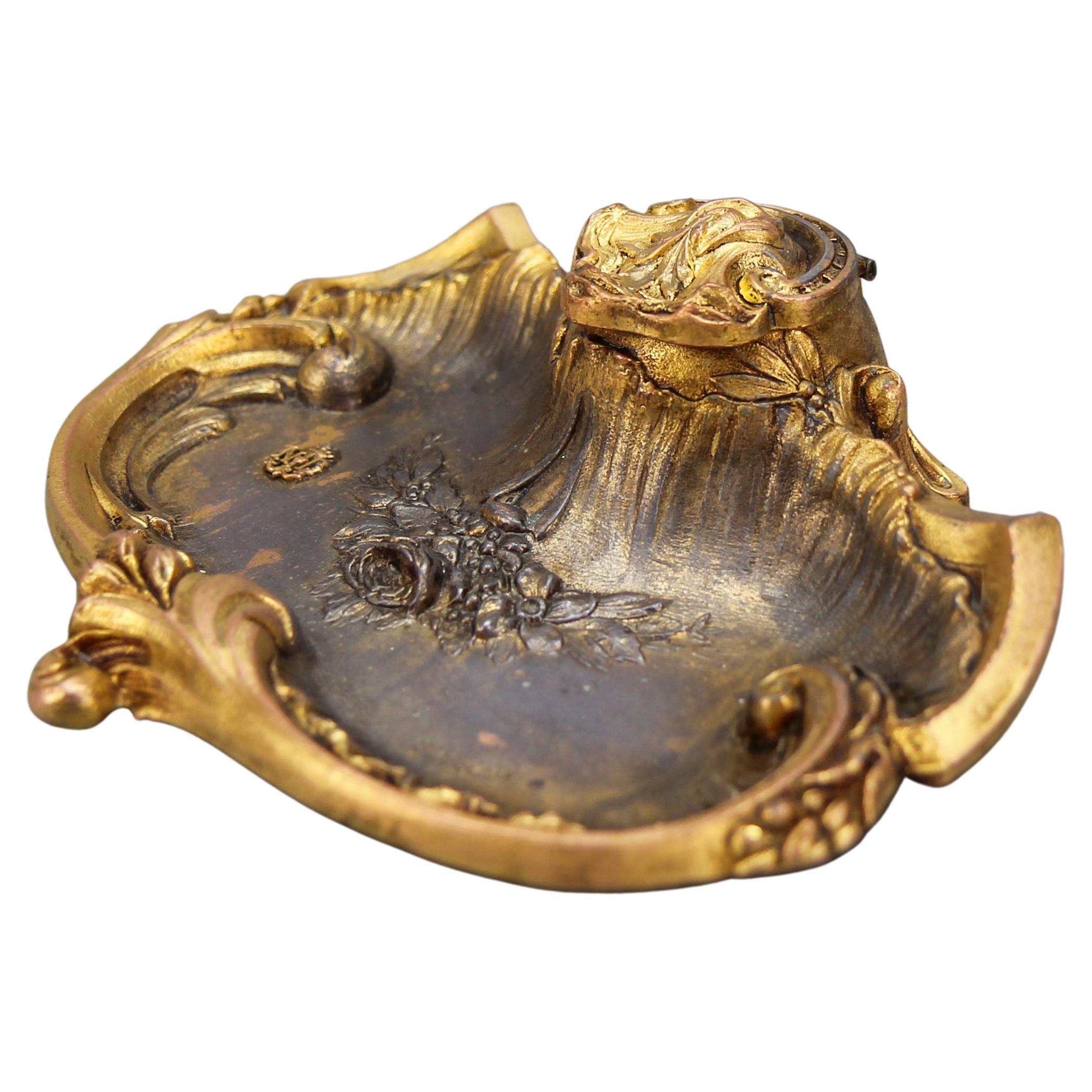 Encrier ancien de style rococo français en étain doré et porcelaine signé Chatelain 