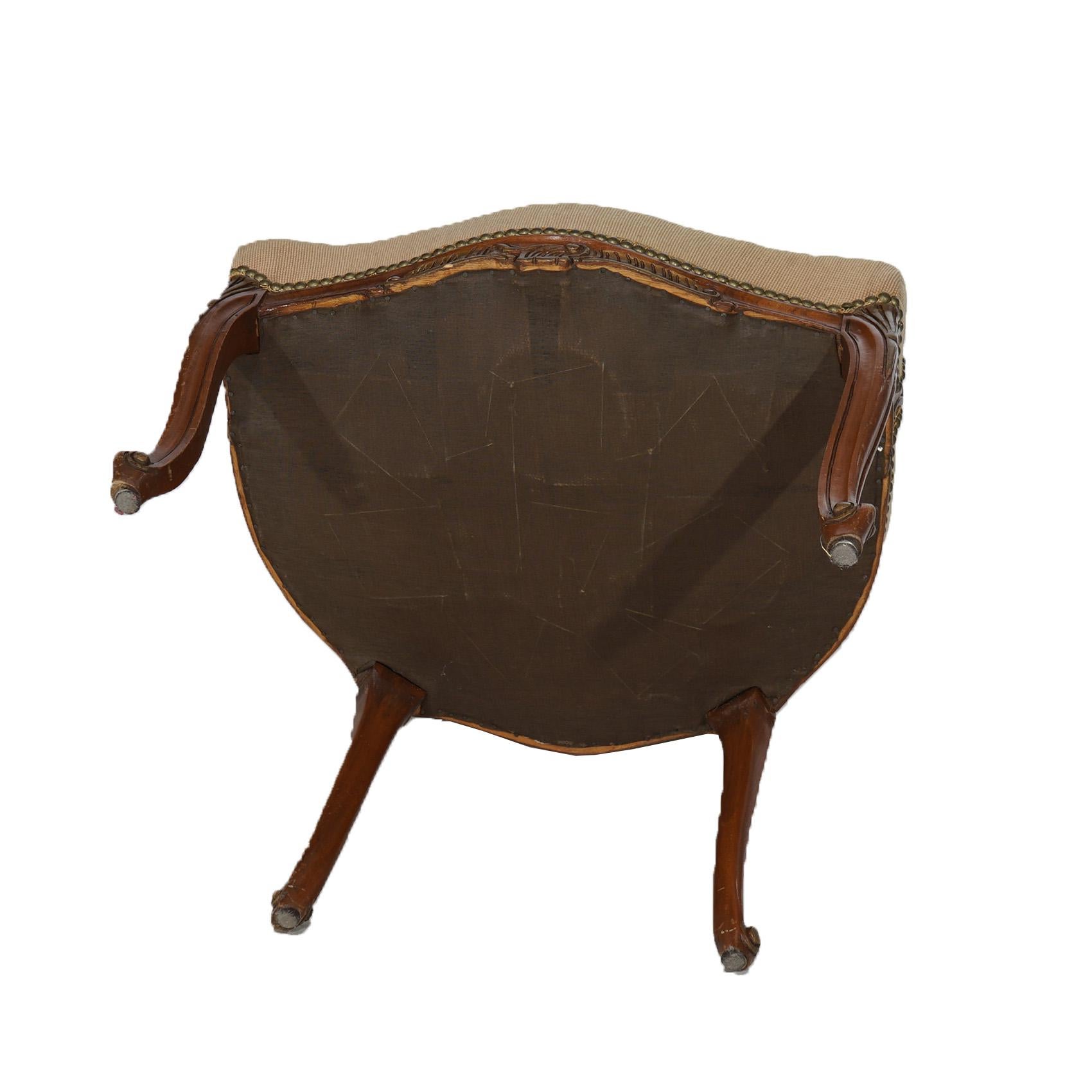 Ancienne chaise Bergère en acajou doré, tapisserie, de style Rococo français C1920 en vente 8