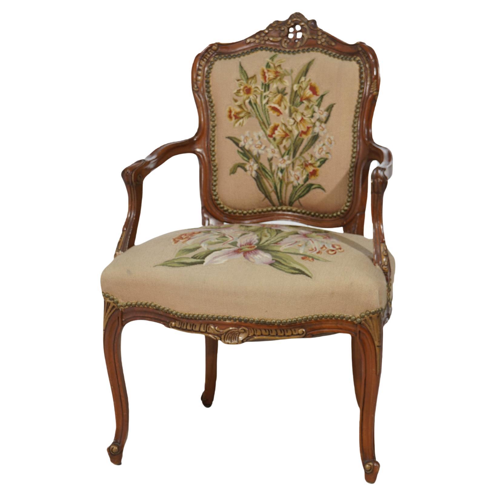 Ancienne chaise Bergère en acajou doré, tapisserie, de style Rococo français C1920 en vente