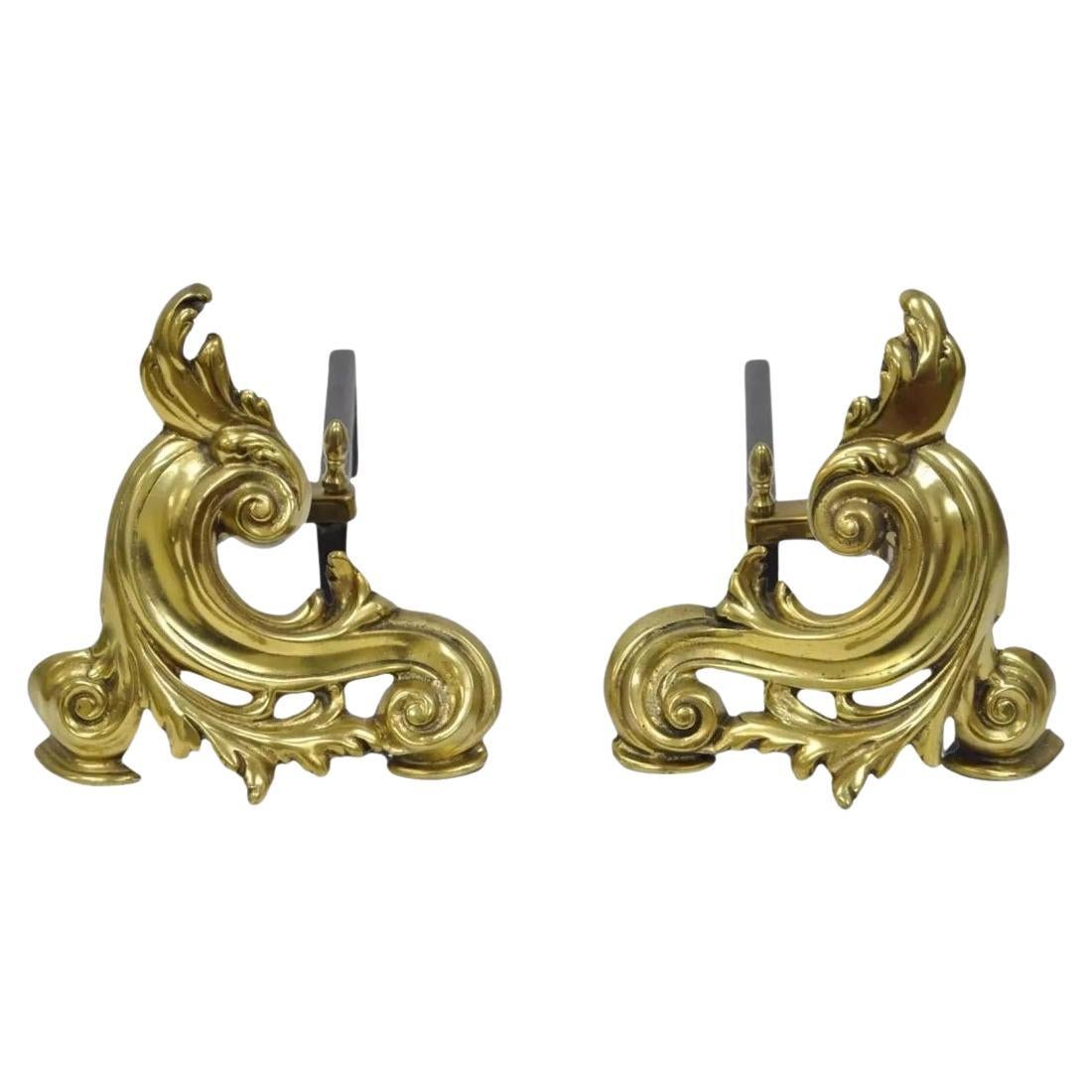 Antike französische Rokoko-Stil kleine Bronze Acanthus Scroll Chenet Andirons - Paar