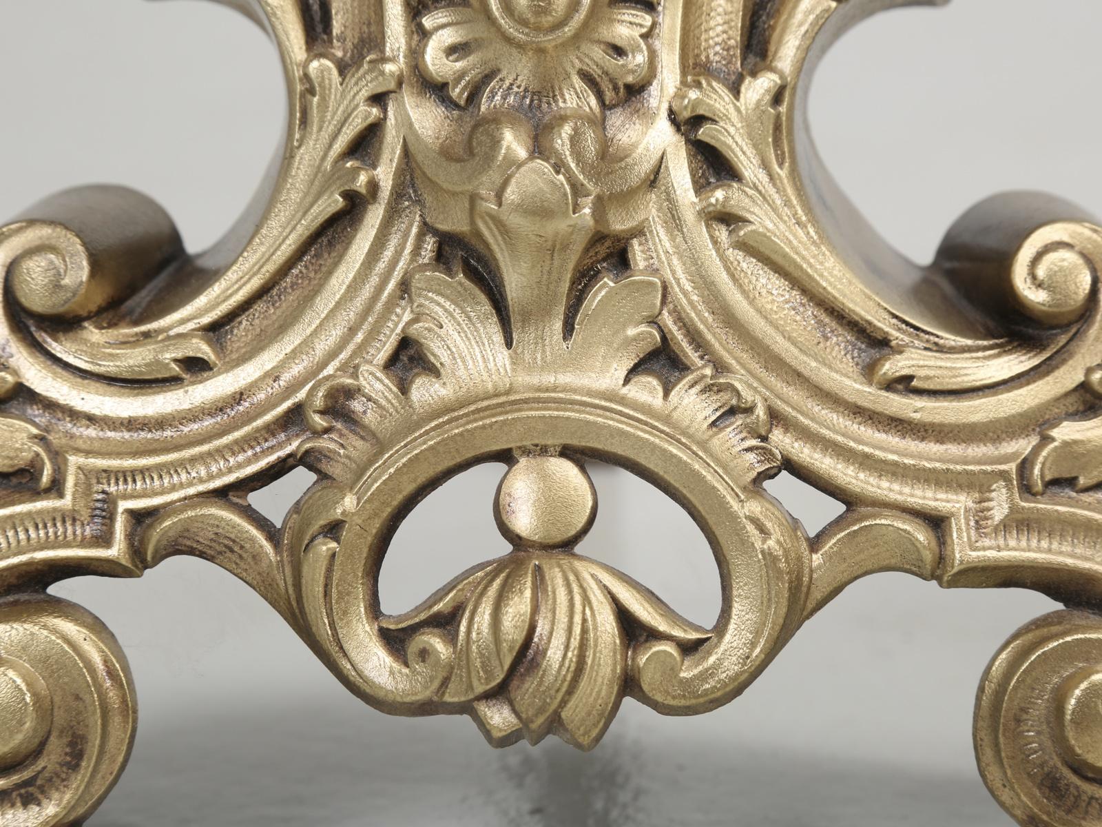 Antike französische Feuerböcke aus massiver Bronze im Rokoko-Stil im Angebot 5