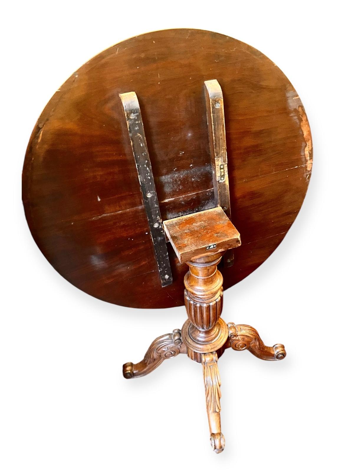 Rococo Table de service rocococo française ancienne à plateau basculant en vente