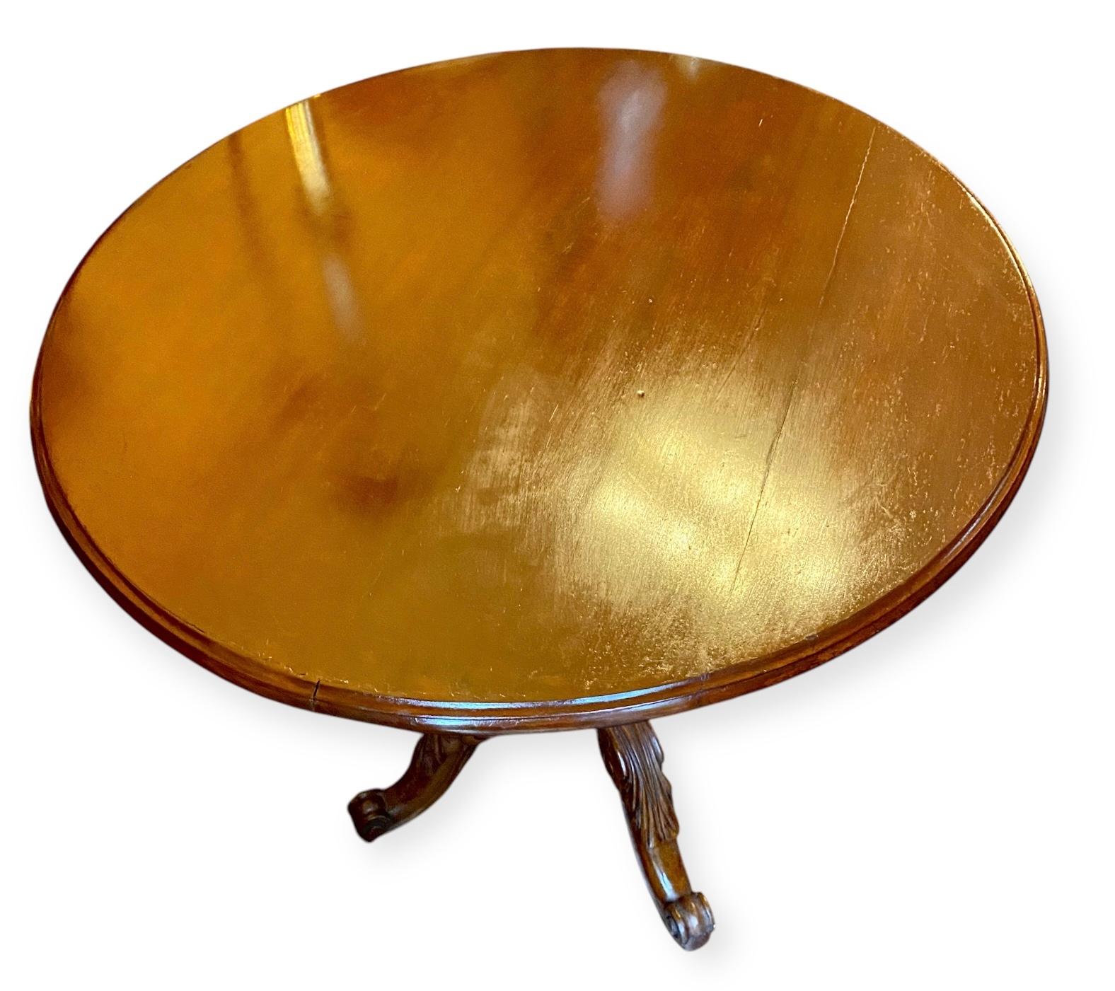 Table de service rocococo française ancienne à plateau basculant Bon état - En vente à New Orleans, LA