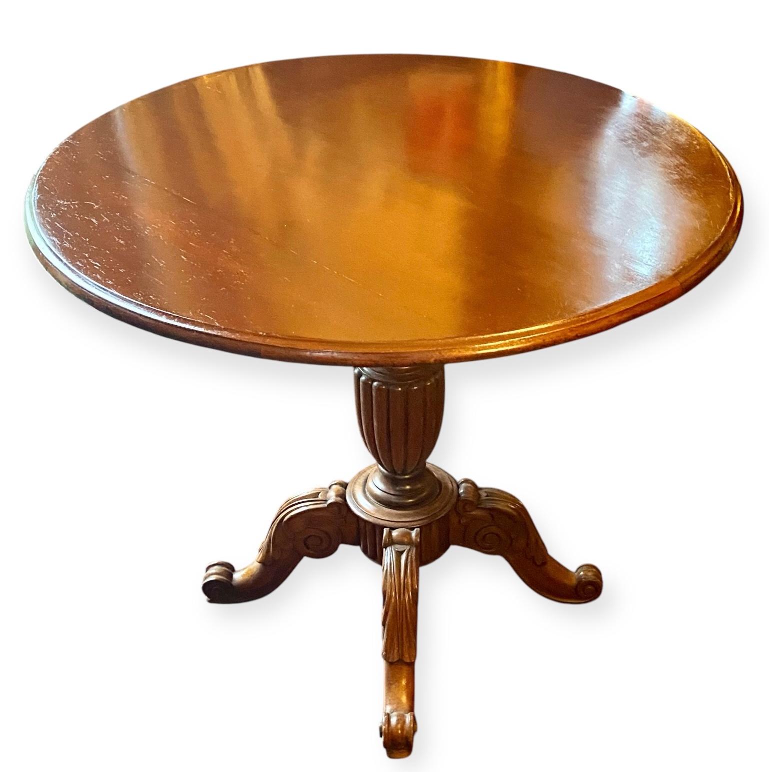 Laiton Table de service rocococo française ancienne à plateau basculant en vente