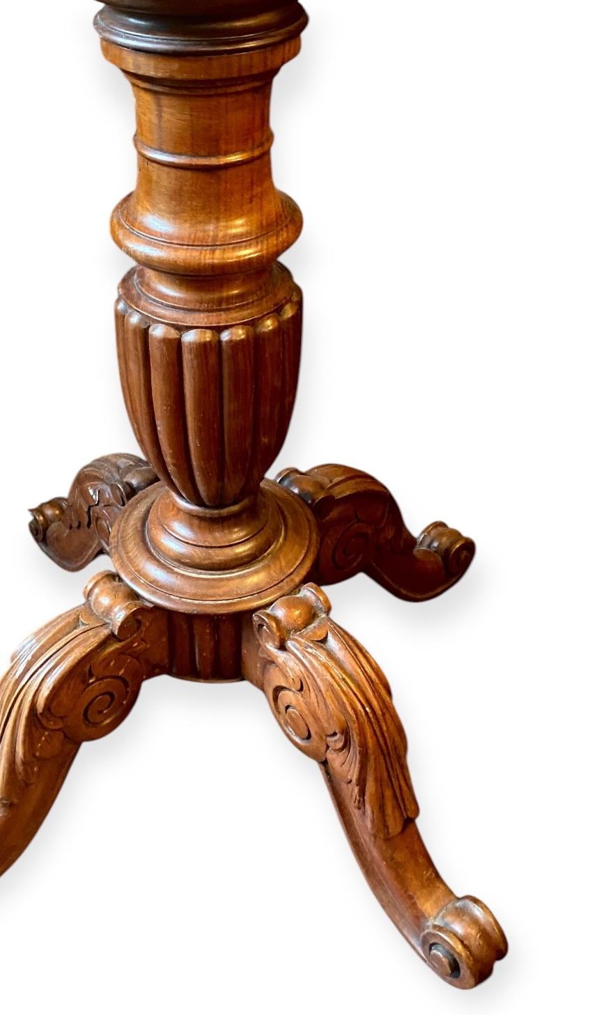 Table de service rocococo française ancienne à plateau basculant en vente 1