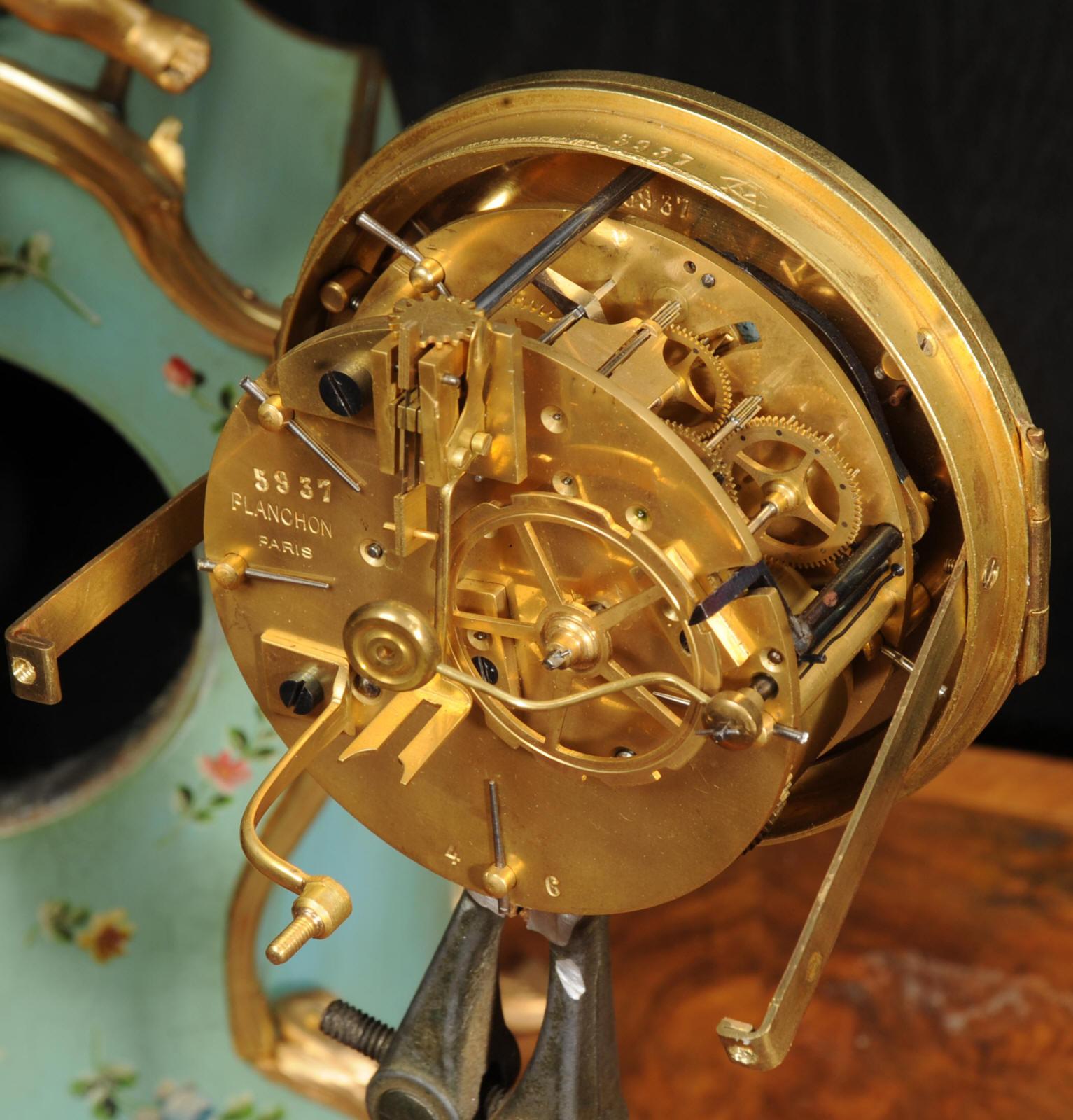 Horloge française ancienne rococo Vernis Martin laquée par Planchon -  Paris en vente 8