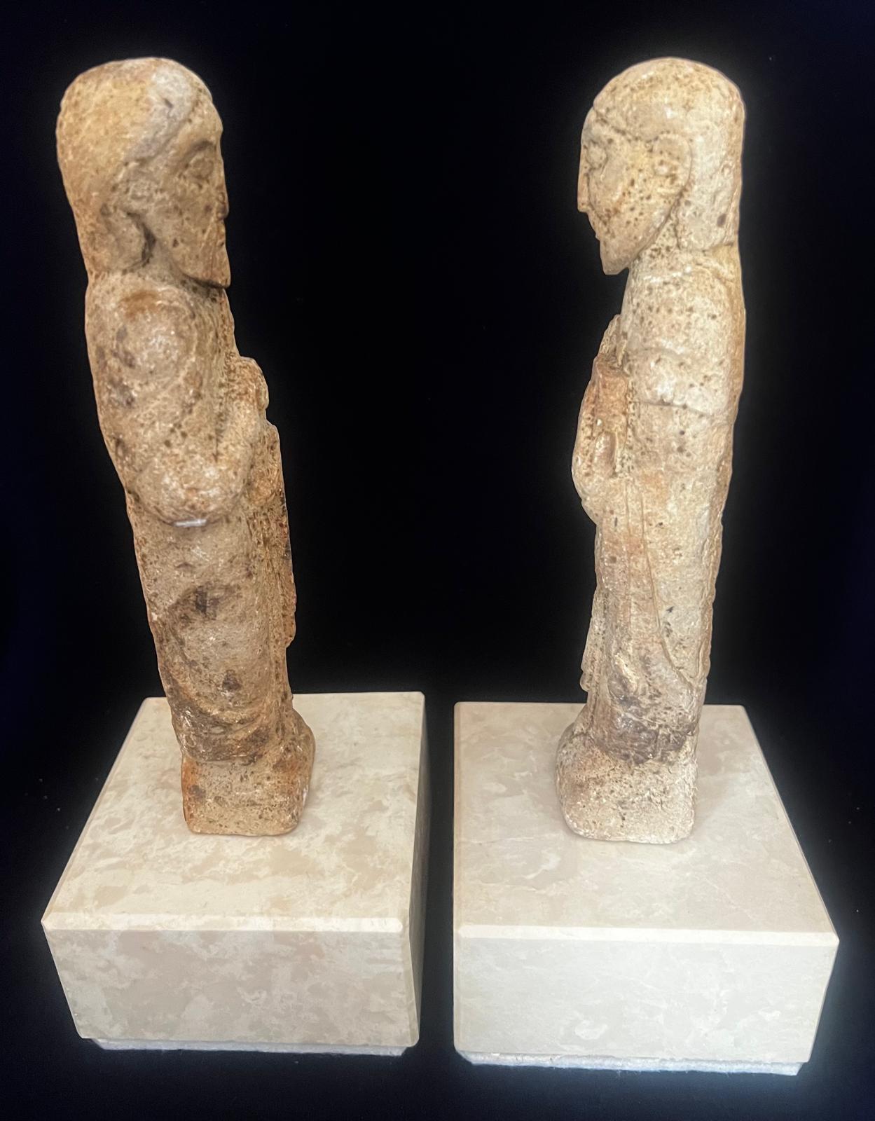 Gothic Antique French Romanesque 11th Century Pair of St.Peter and St.Paul Limestone For Sale