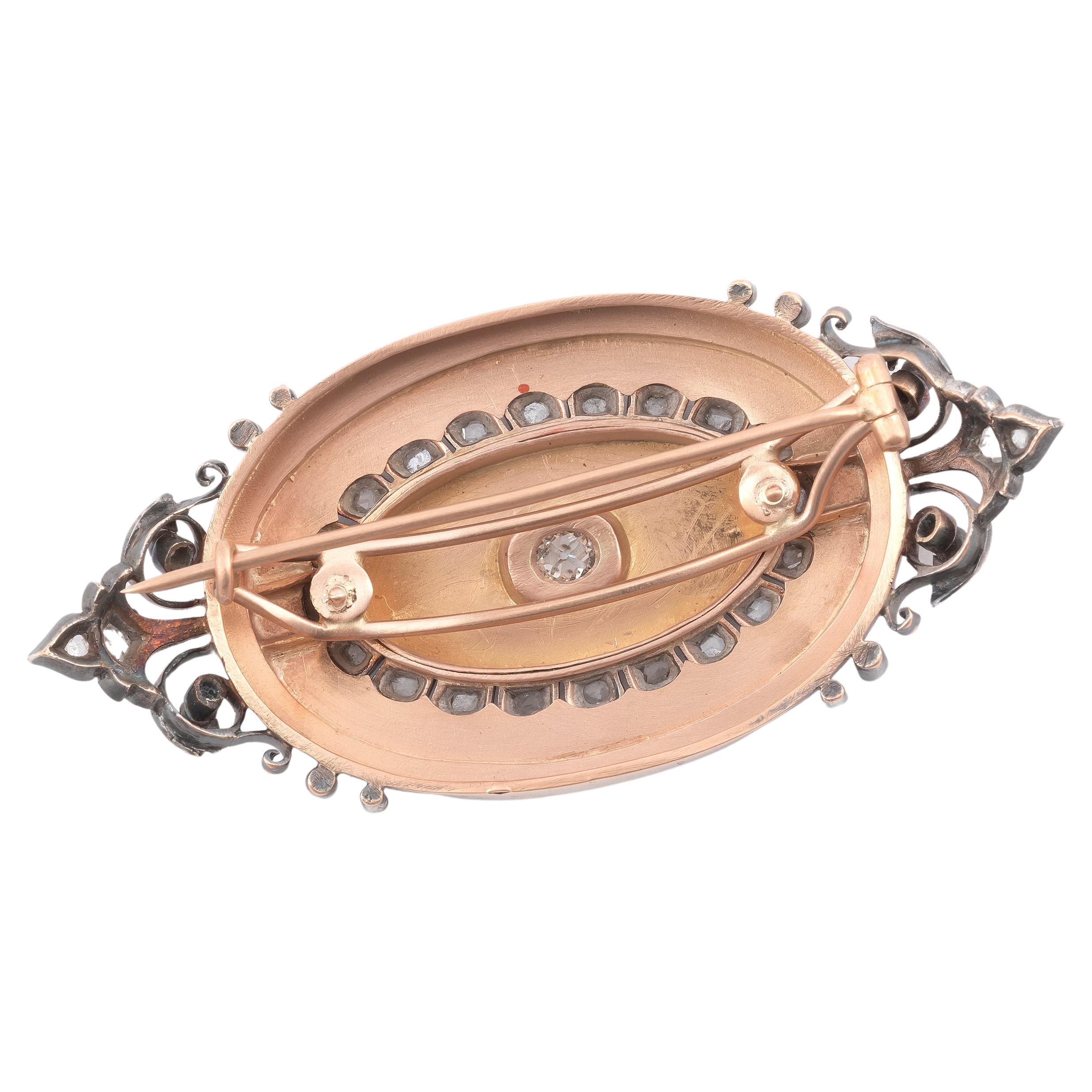 

Conçue comme une plaque ovale, sertie d'un diamant de taille européenne.
Longueur : 6cm

