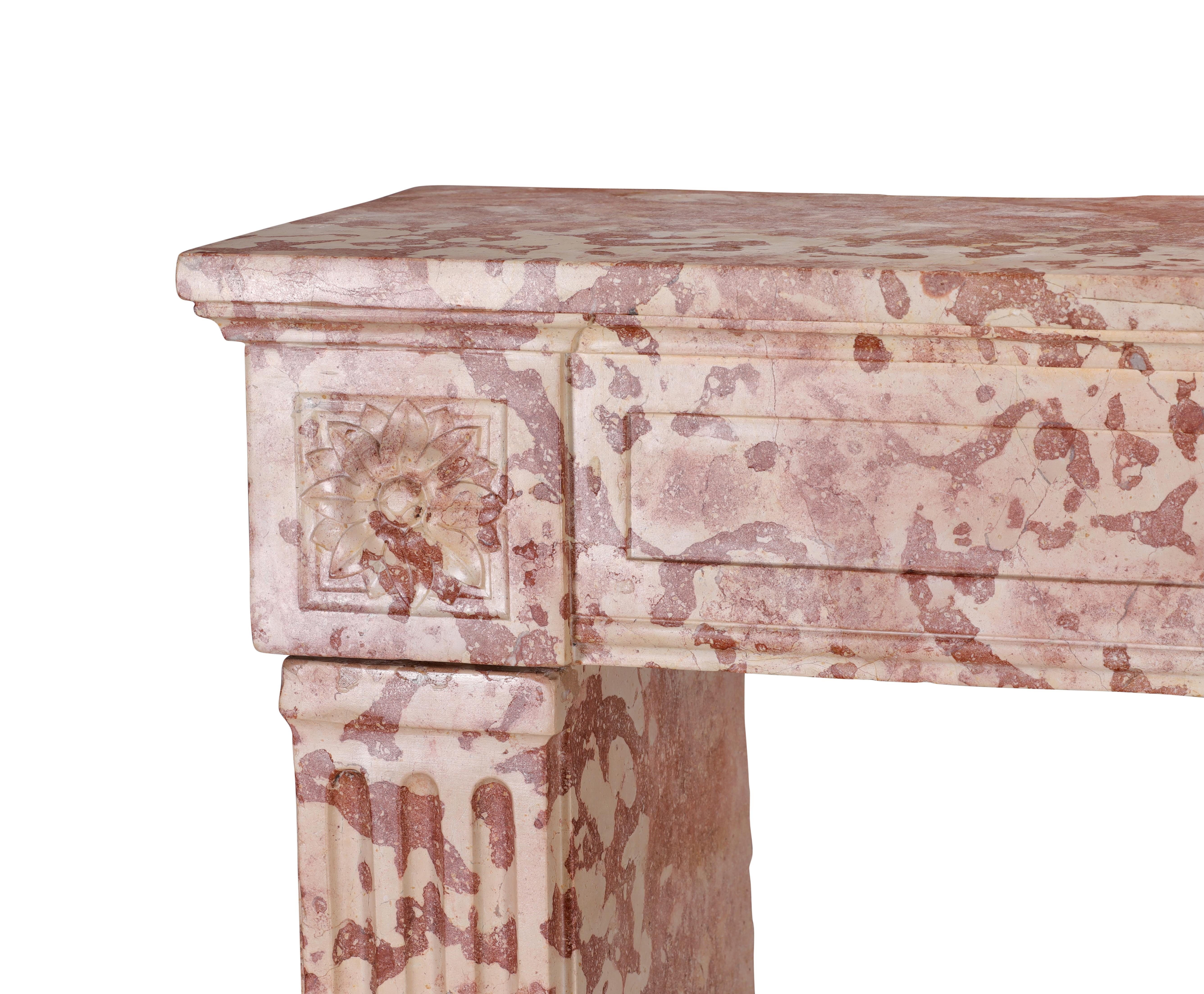 Antique French Rosé Marble Stone Fireplace Surround 18th Century Ever Stylish in vendita 3