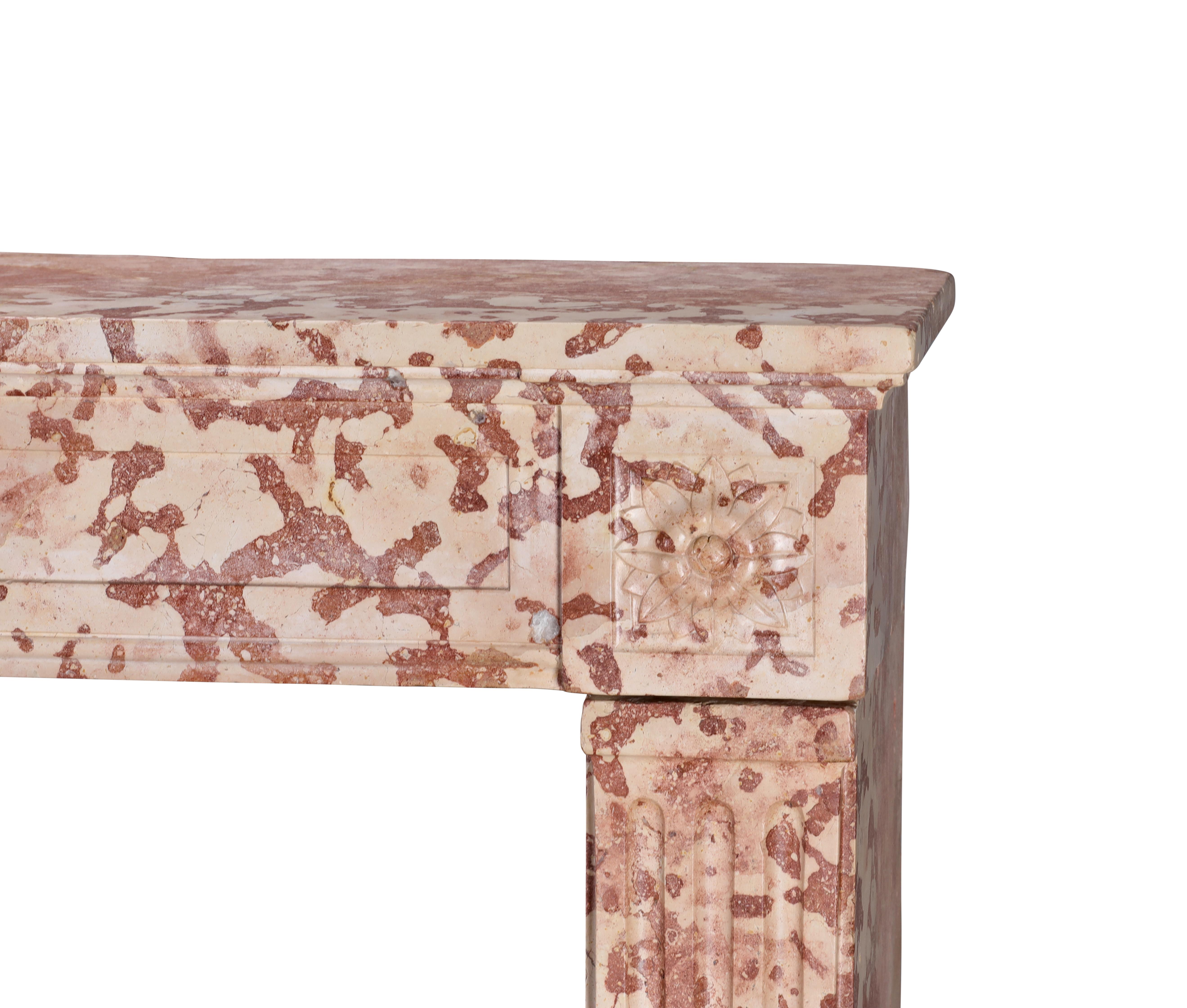 Antique French Rosé Marble Stone Fireplace Surround 18th Century Ever Stylish in vendita 4