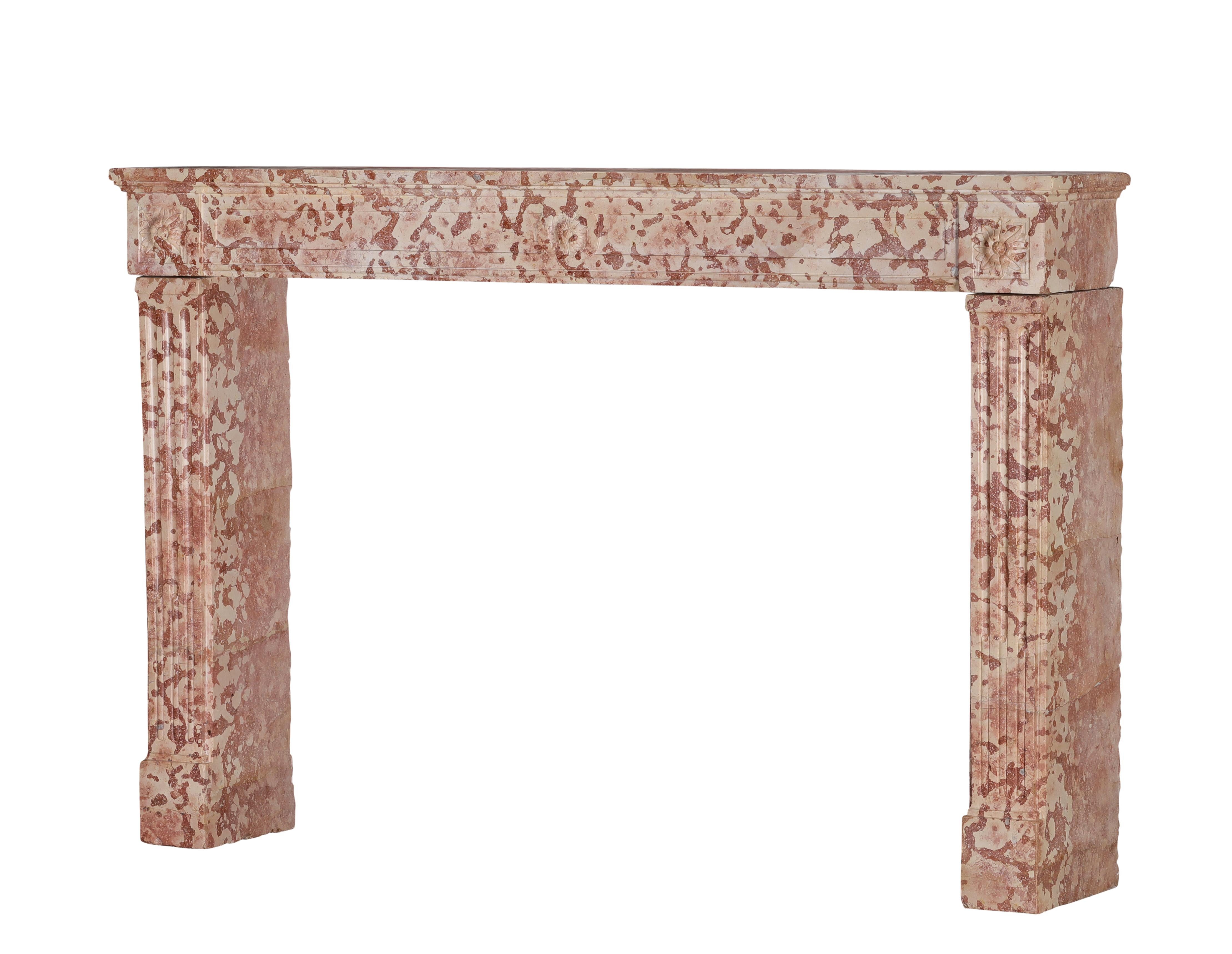 Antique French Rosé Marble Stone Fireplace Surround 18th Century Ever Stylish in vendita 7
