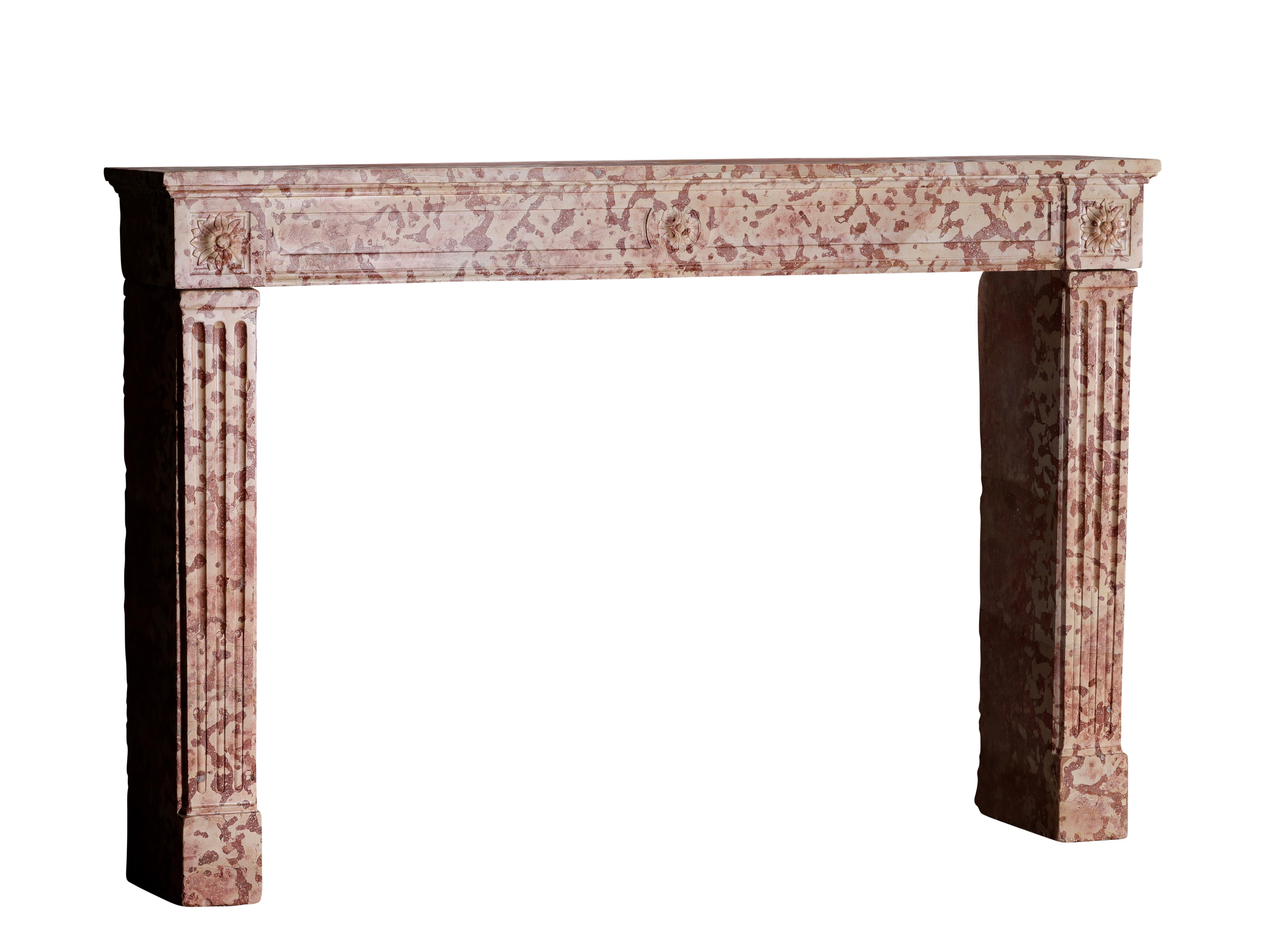 Antique French Rosé Marble Stone Fireplace Surround 18th Century Ever Stylish in vendita 8