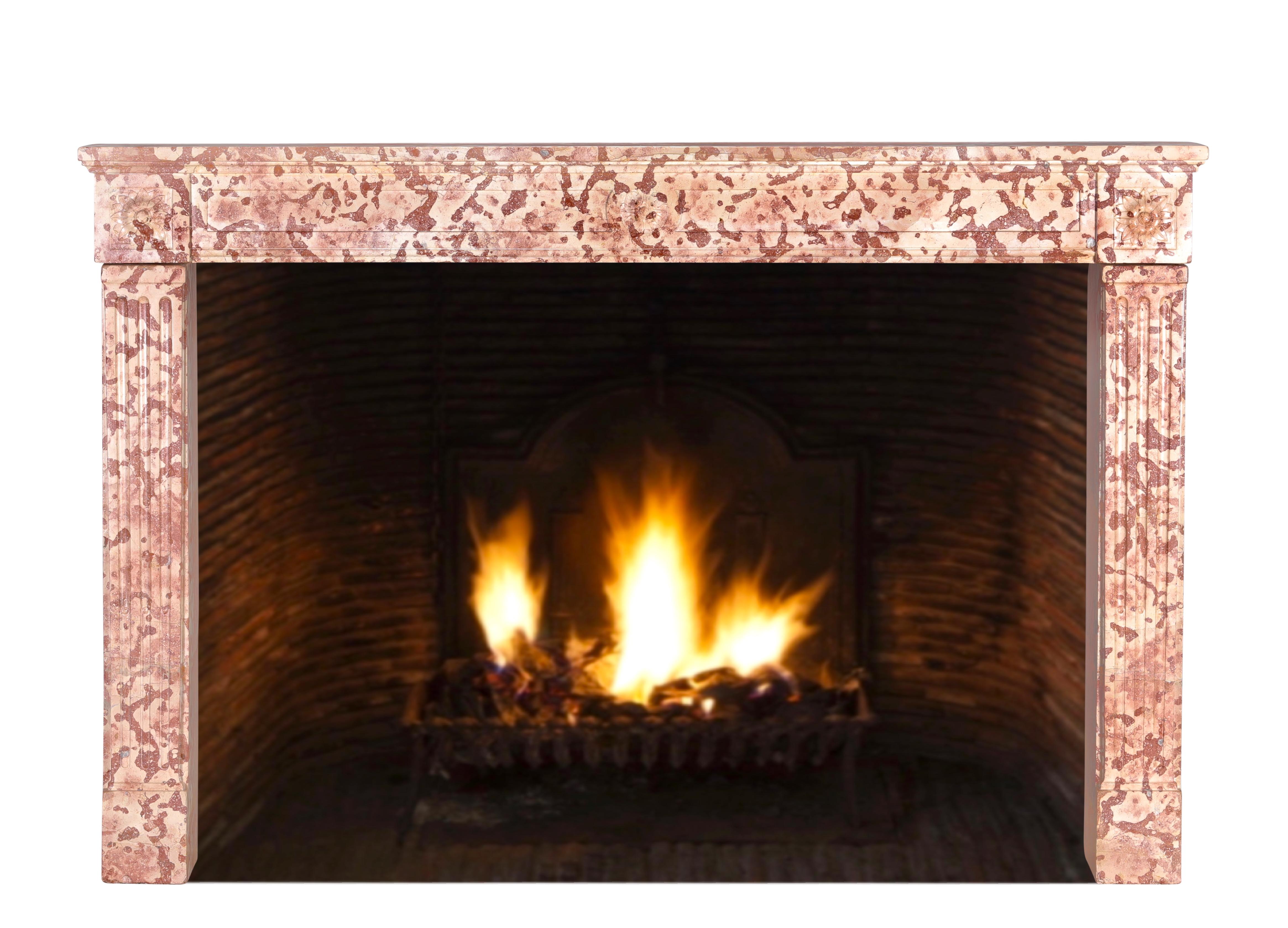 Intagliato a mano Antique French Rosé Marble Stone Fireplace Surround 18th Century Ever Stylish in vendita