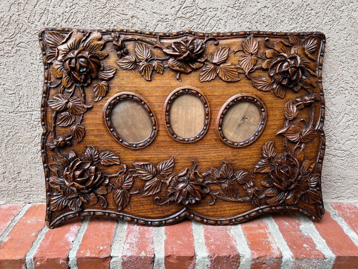 Antique French Rose Triple Oval Picture Frame Carved Oak Black Forest, c1890 7