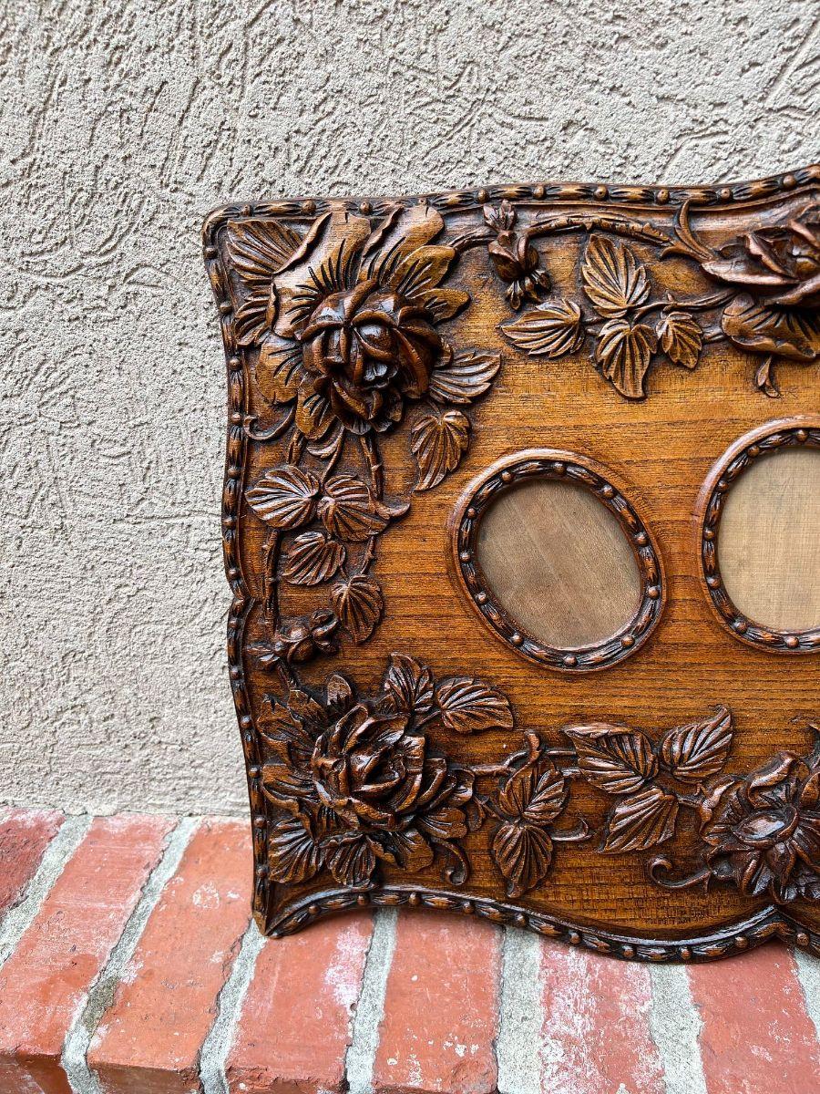 Antique French Rose Triple Oval Picture Frame Carved Oak Black Forest, c1890 In Good Condition In Shreveport, LA
