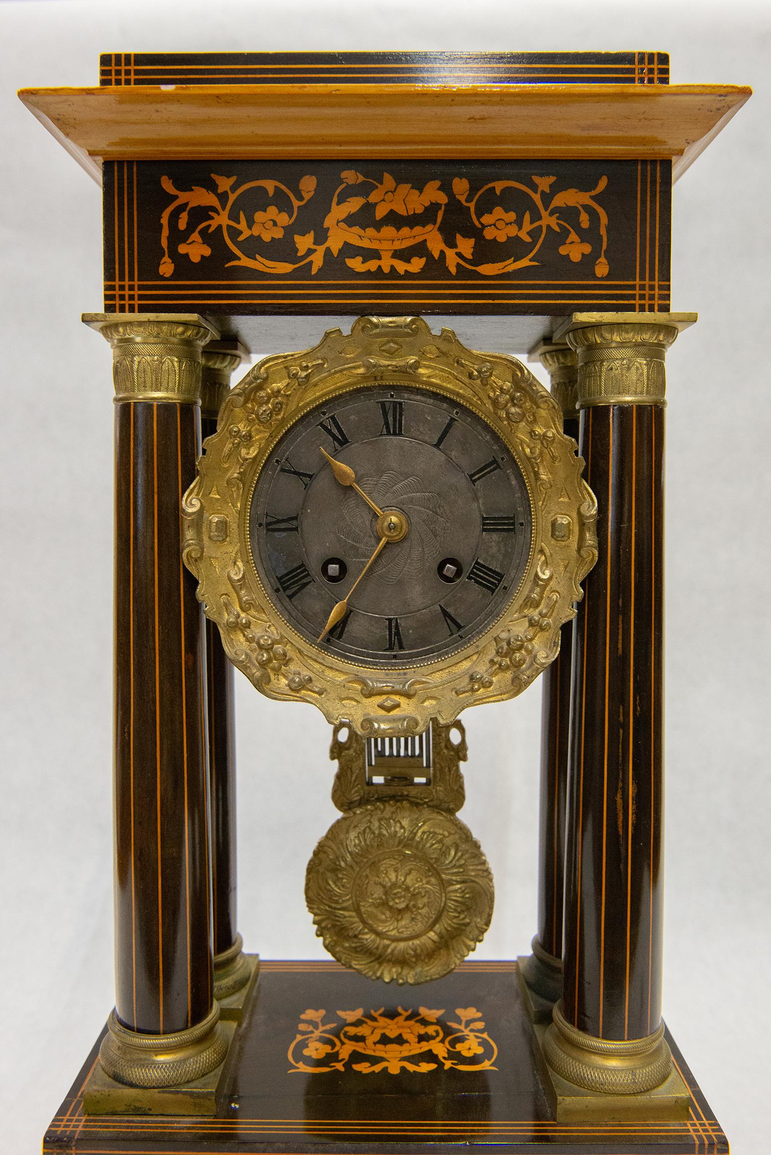 Antique and elegant French clock, with bronze details and fine inlaid wood, perfectly working. Perfect in a studio room. It's the typical clock of European noble houses.
That's an interesting price for closing activities !
O/1110.