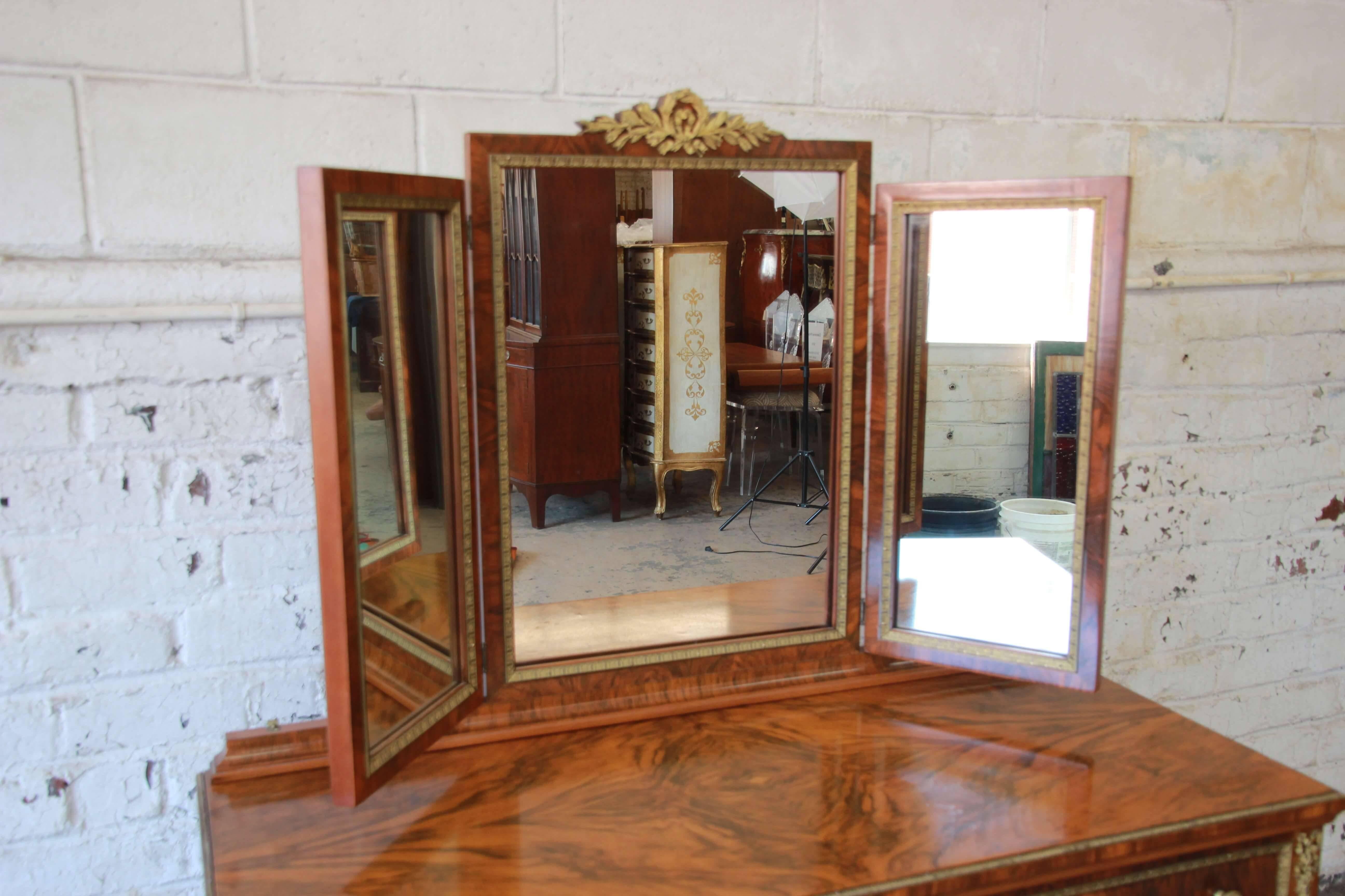 XX secolo Antique French Rosewood Louis XVI Style Vanity con specchio