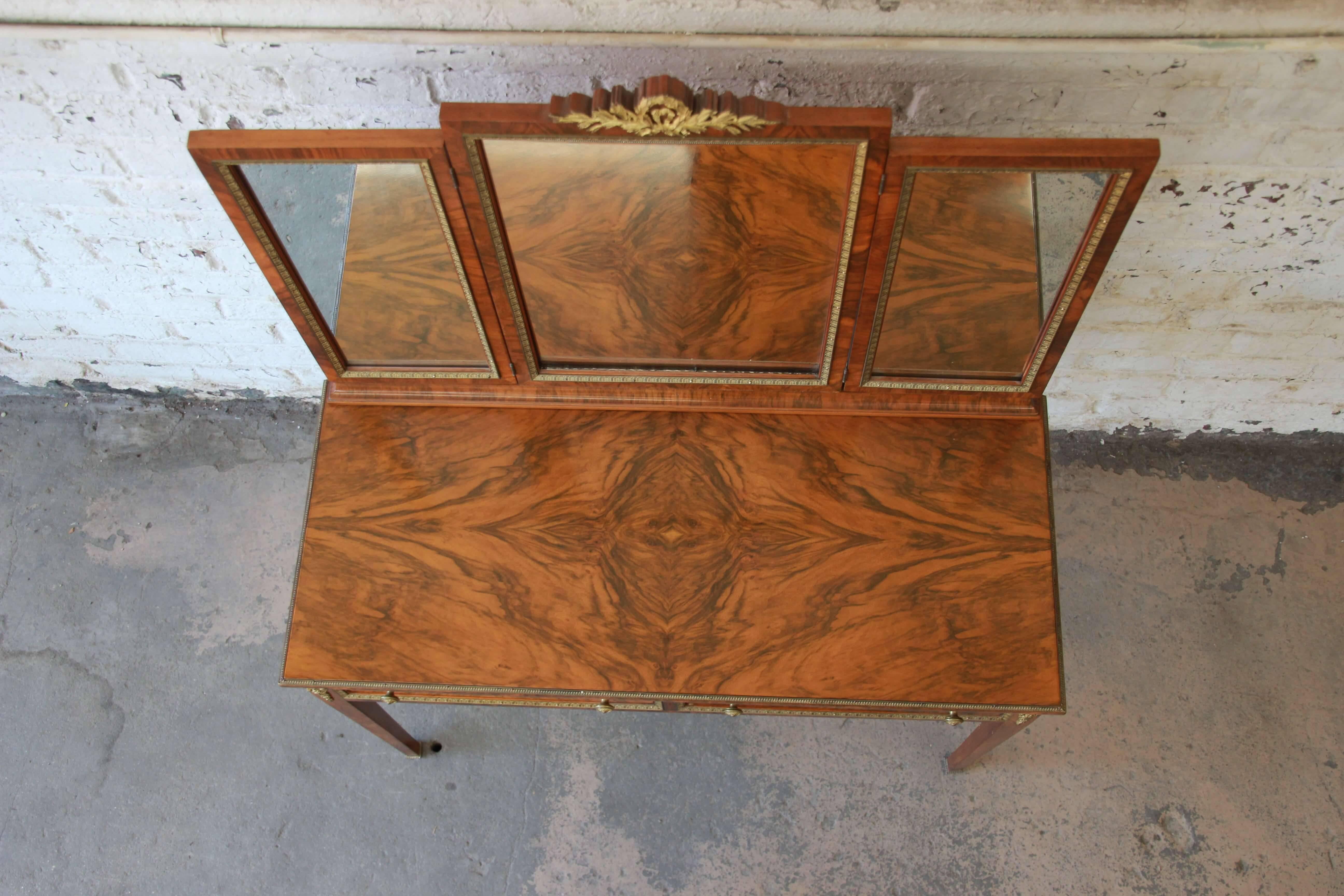 Similoro Antique French Rosewood Louis XVI Style Vanity con specchio