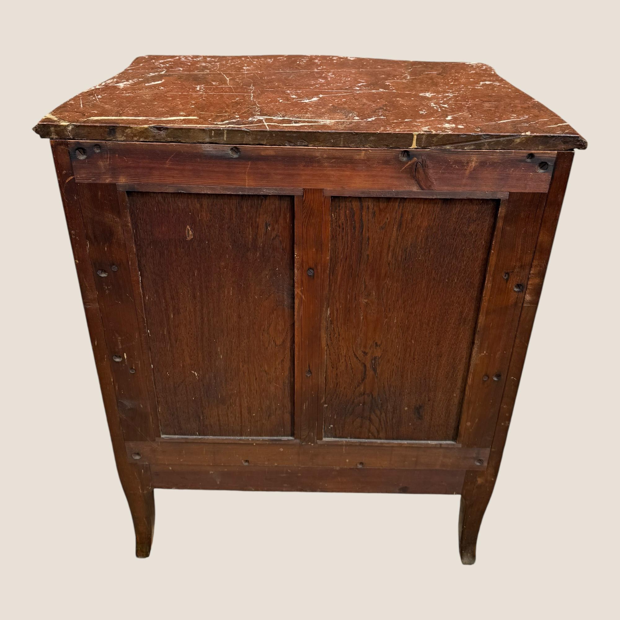 Antique French Rosewood & Marble Brass Ormolu Side Cabinet with Book Shelves (Mobile laterale in ottone e marmo con ripiani per libri) in vendita 3