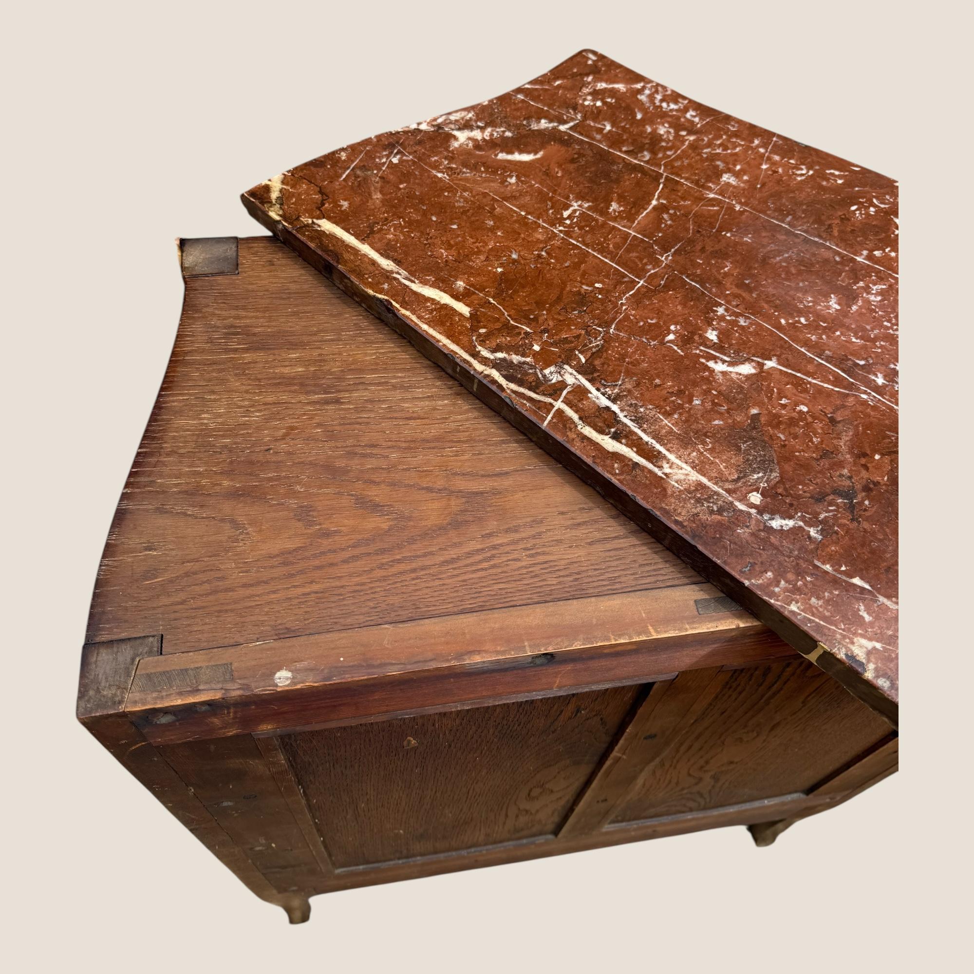 Antique French Rosewood & Marble Brass Ormolu Side Cabinet with Book Shelves (Mobile laterale in ottone e marmo con ripiani per libri) in vendita 5