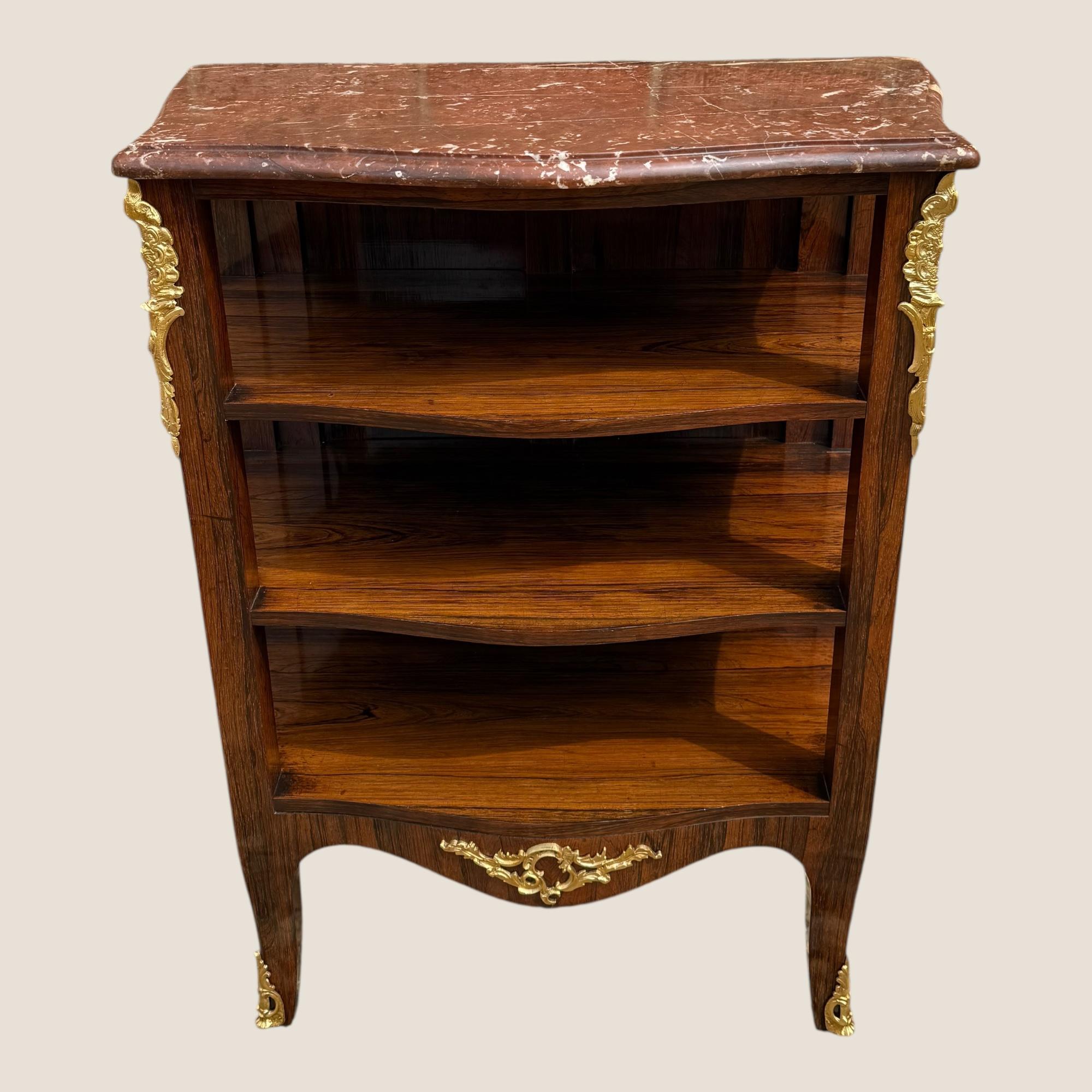 Antique French Rosewood & Marble Brass Ormolu Side Cabinet with Book Shelves (Mobile laterale in ottone e marmo con ripiani per libri) in vendita 9