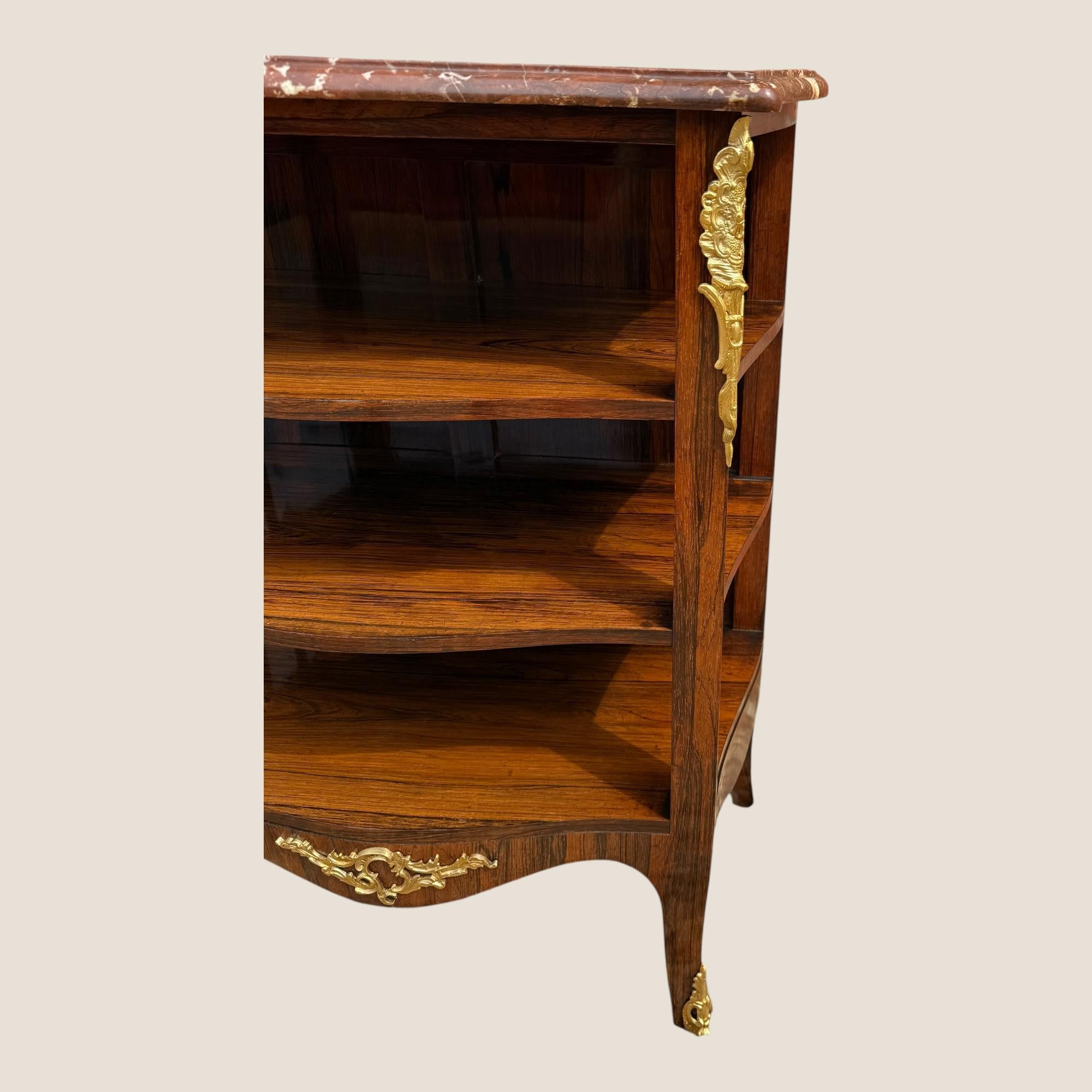 XIX secolo Antique French Rosewood & Marble Brass Ormolu Side Cabinet with Book Shelves (Mobile laterale in ottone e marmo con ripiani per libri) in vendita
