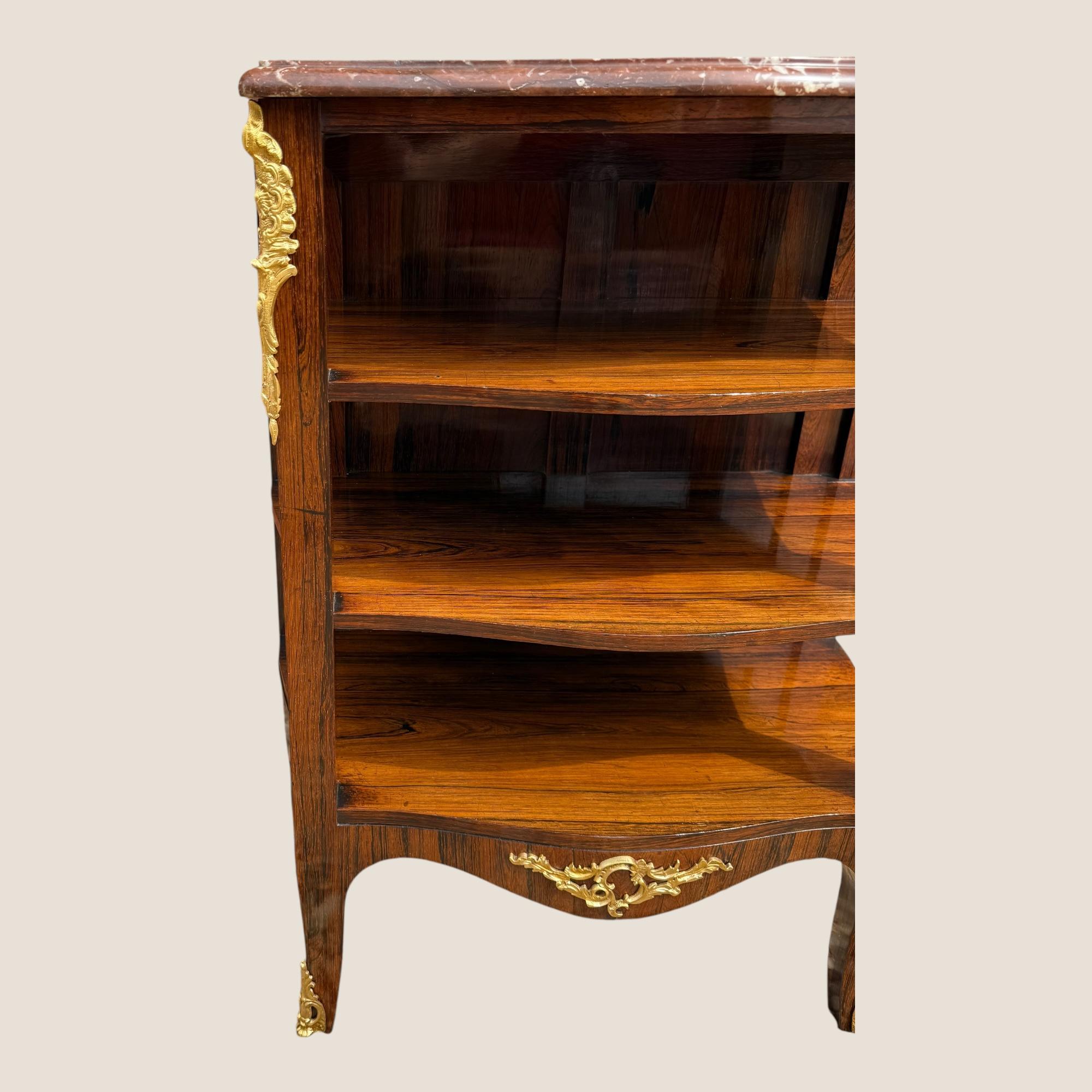 Ottone Antique French Rosewood & Marble Brass Ormolu Side Cabinet with Book Shelves (Mobile laterale in ottone e marmo con ripiani per libri) in vendita
